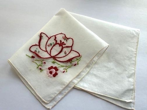 VINTAGE HANKY 1940-50s POP UP RED ROSE OPENING BUD ON WHITE COTTON EMBROIDERED