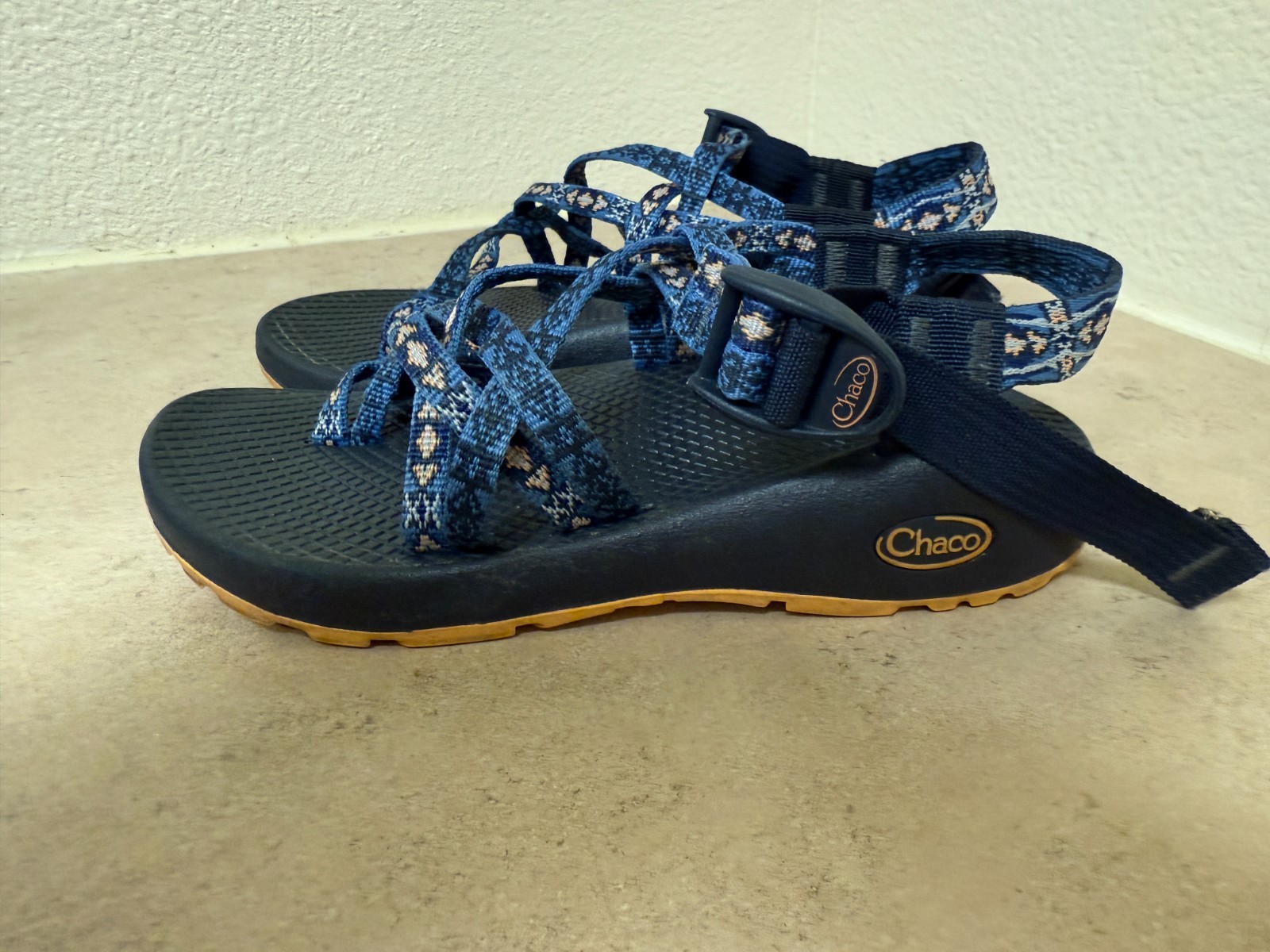 Chaco Woman’s Sandals Adjustable Ankle Strap Toe Loop Size 5