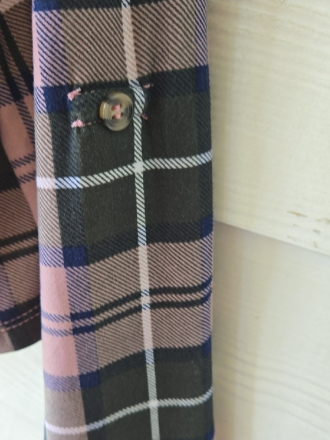 no comment NY.LA Women’s M Pink/Black Plaid Cropped Button-Up