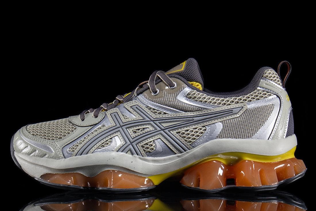 [1203A270-026] MENS ASICS GEL-QUANTUM KINETIC ‘FOSSIL PURE SILVER’