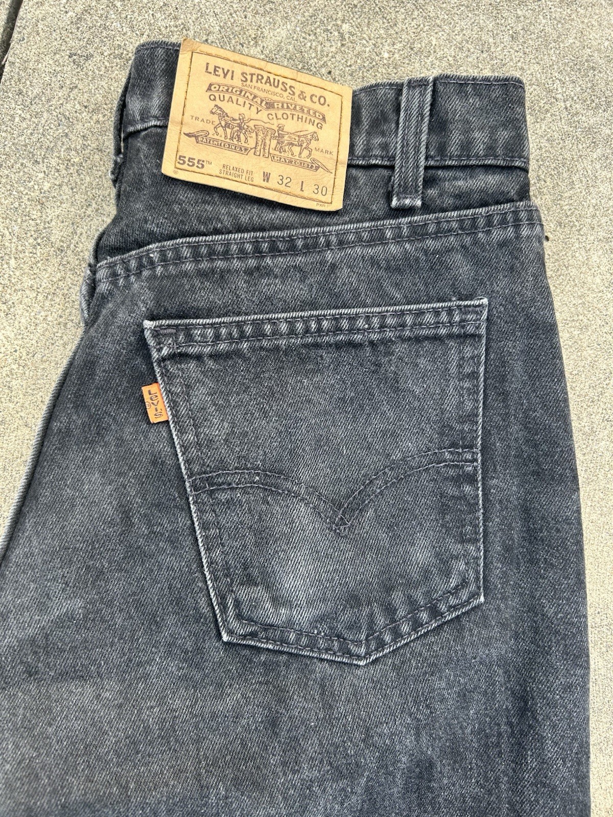 Early 90s Black Straight leg Relaxed fit Orange tab 555 Levi’s 32W 30L‼️‼️