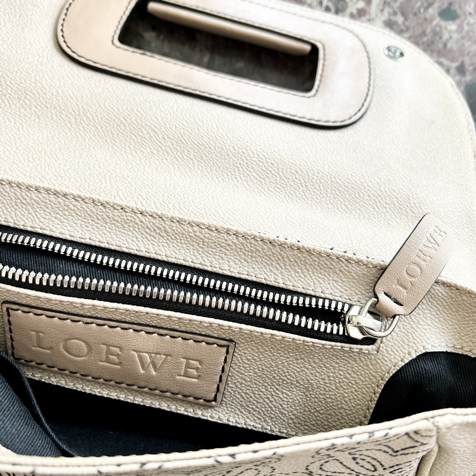 Vtg LOEWE Ltd Ed 2008 Anagram Logo Kite Coated Canvas Kip Leather Taupe Flap Bag