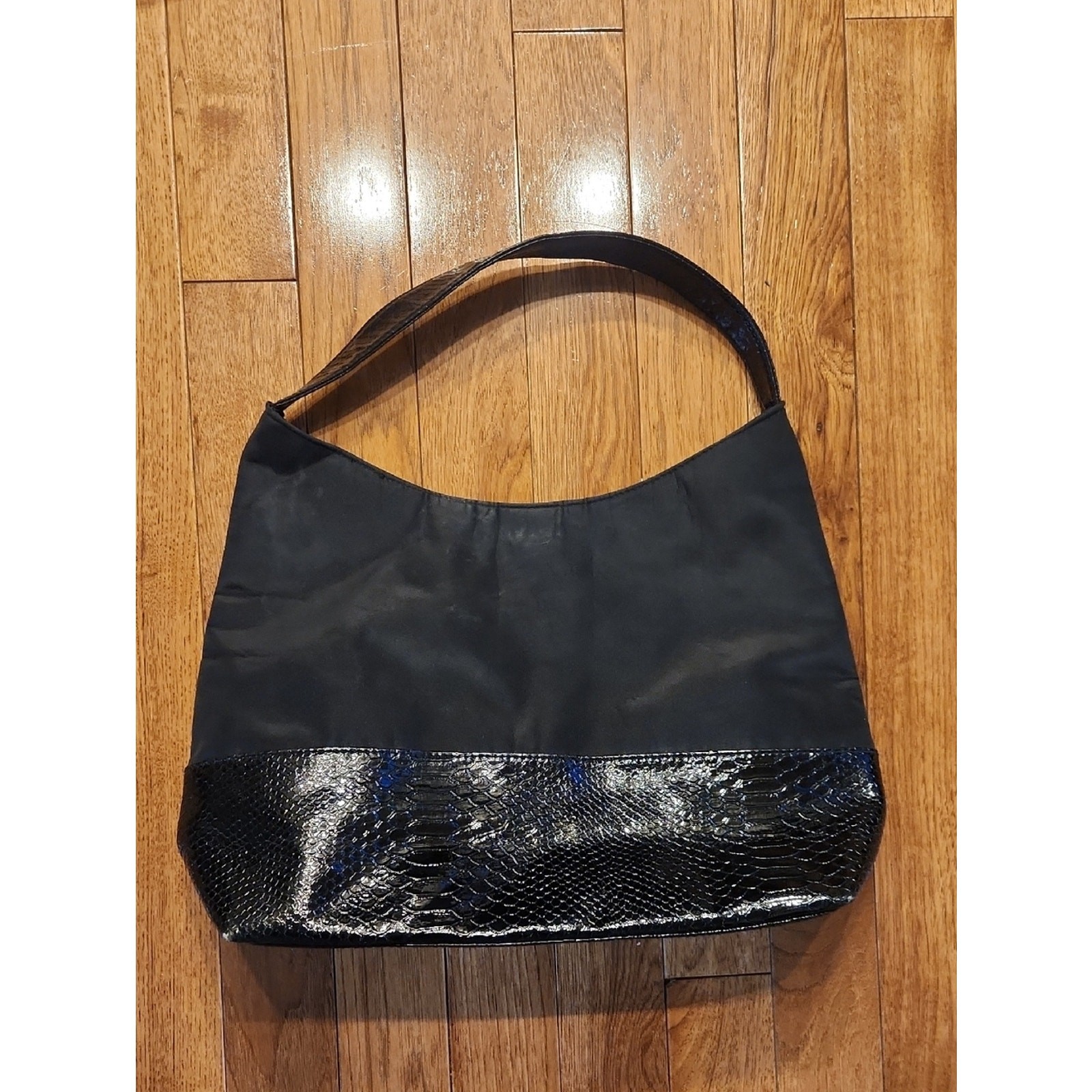 Black Tote Shoulder Bag with Textured Trim P-004