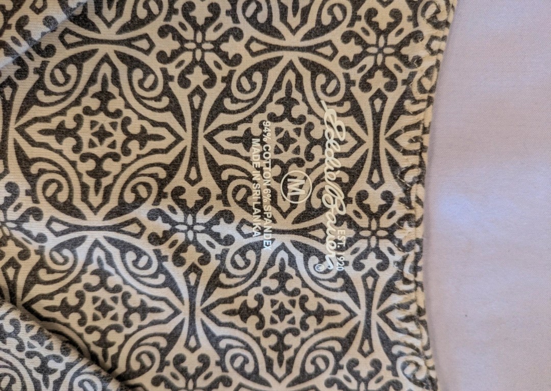 Edie Bauer Psychedelic design top94% cotton, 6% spandex