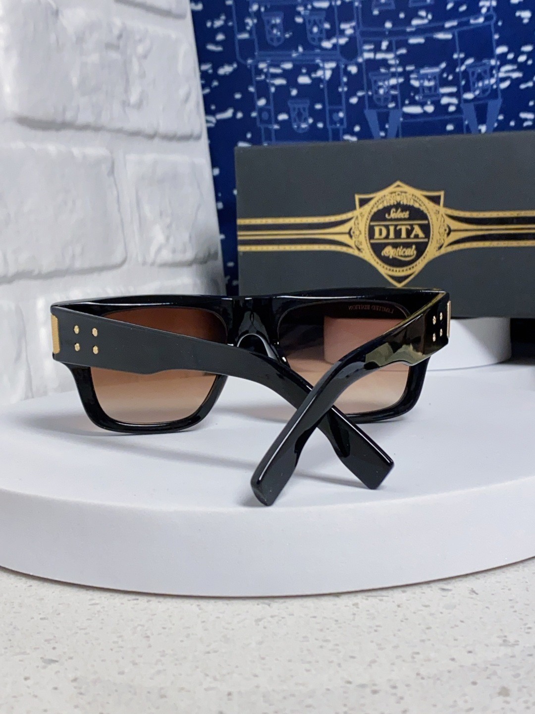 DITA EMITTER-ONE DTS0125 Men’s Sunglasses Lens Size 53-22-143MM -With New Case