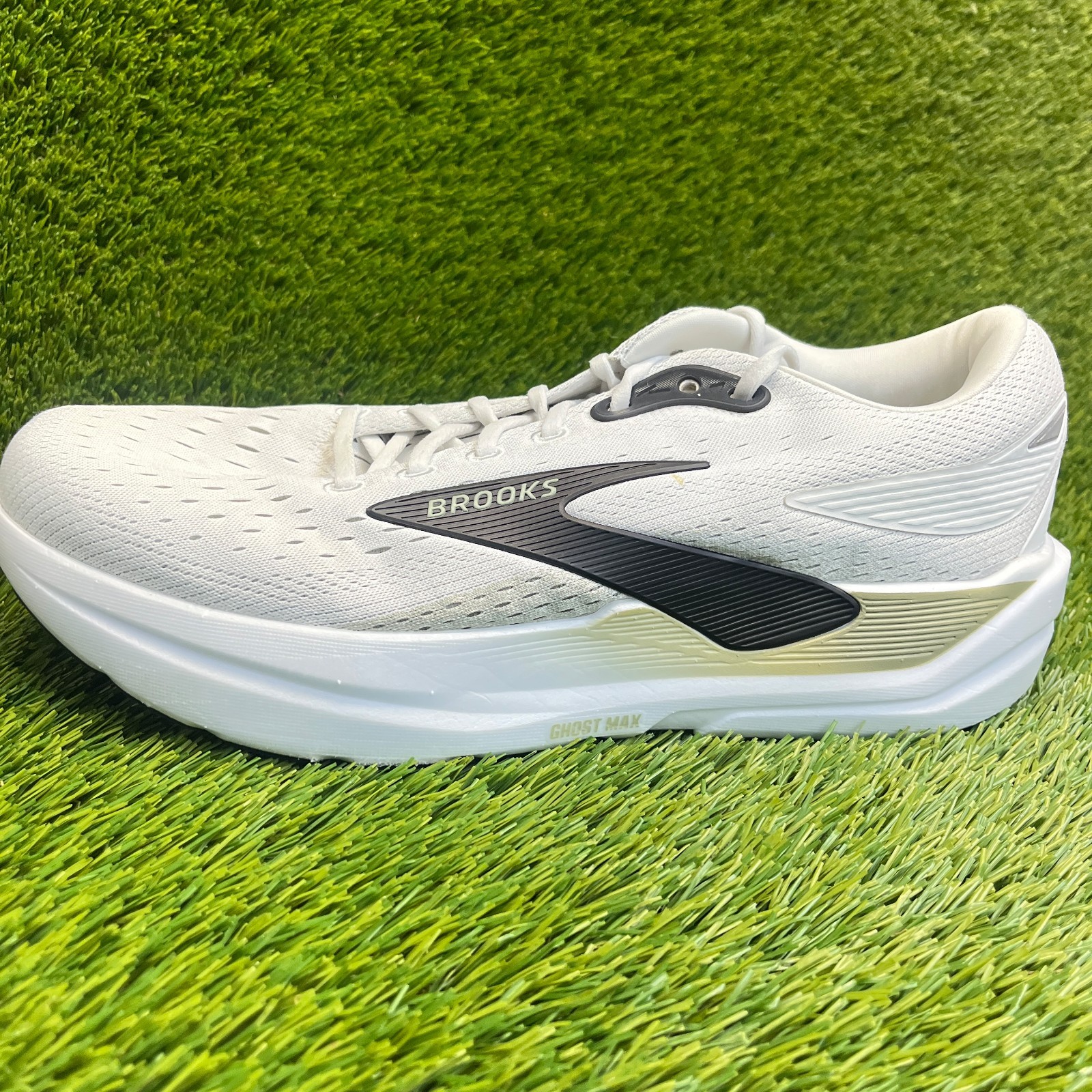 Brooks Ghost Max 3 Mens Size 12.5 White Black Athletic Running Shoes Sneakers
