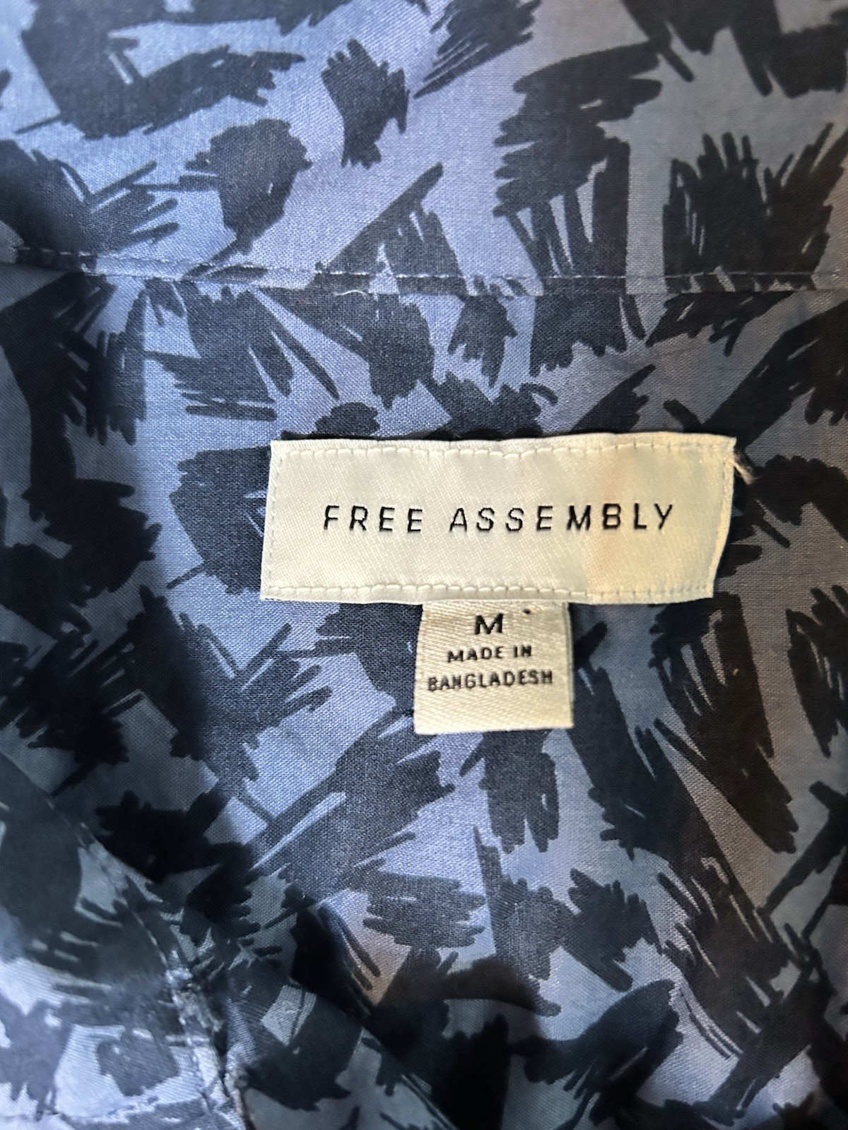 Free Assembly Mens Short Sleeve Button-Down Shirt Blue Print Size Medium