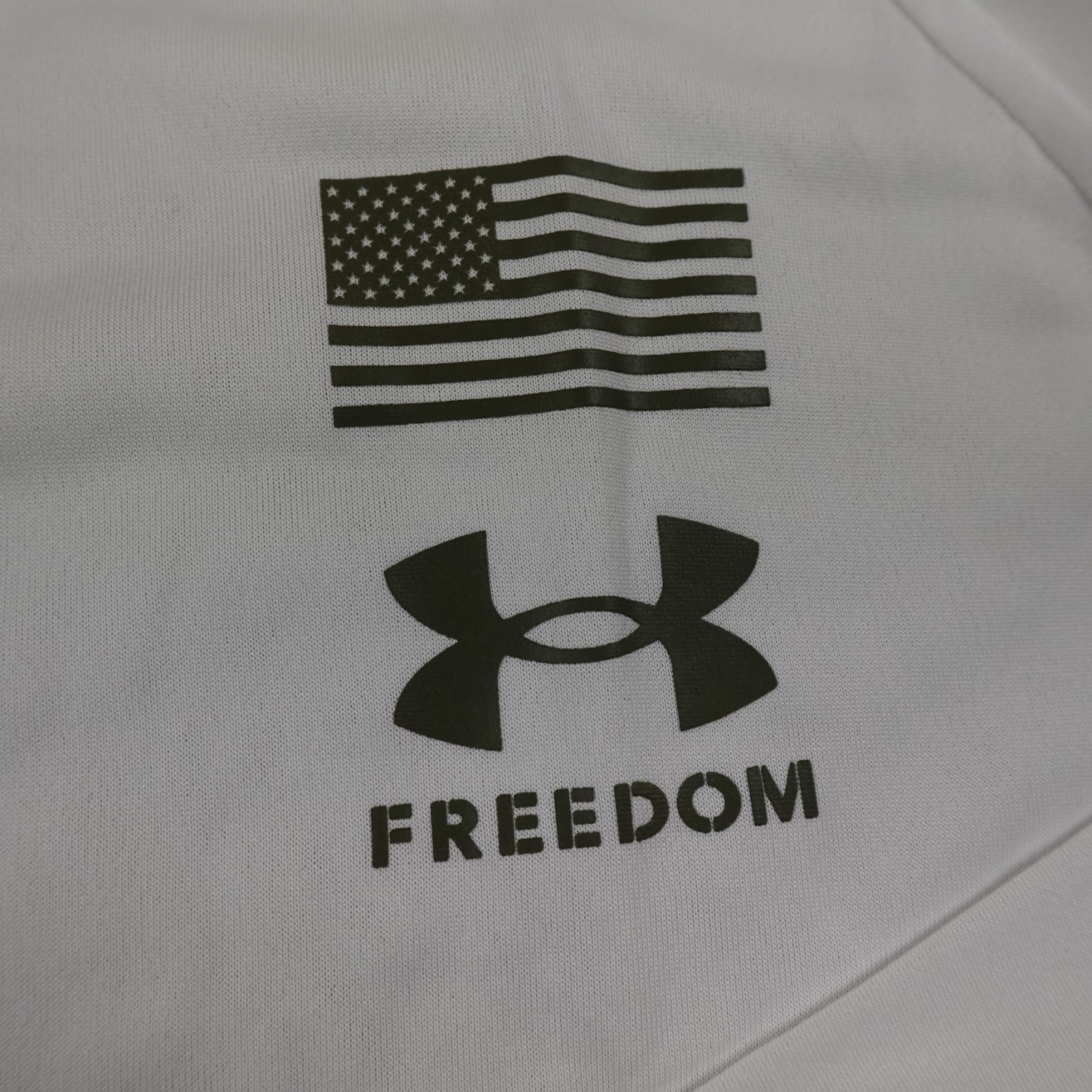 NEW Under Armour Shirt Mens L White Freedom Loose Long Sleeve USA Flag Graphic