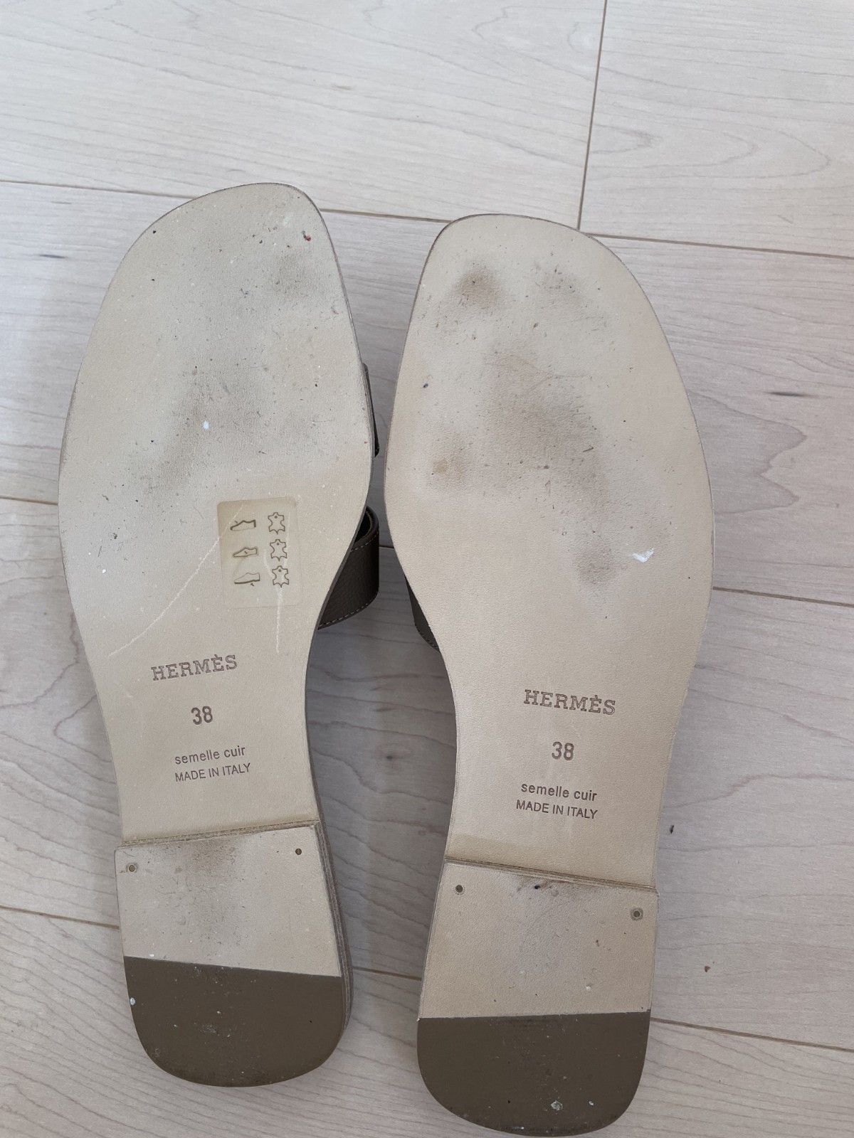 Size 38 EU Brand New Hermes Etoupe Epsom Calfskin Oran Sandals