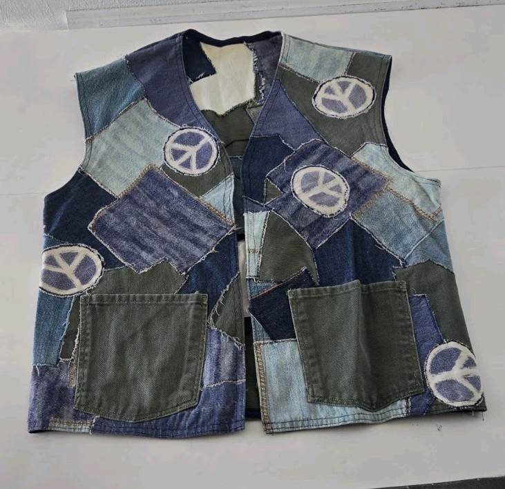 Vintage Denim Peace Sign Vest w/ Patches & Pockets *RARE* Frayed “Homemade” L
