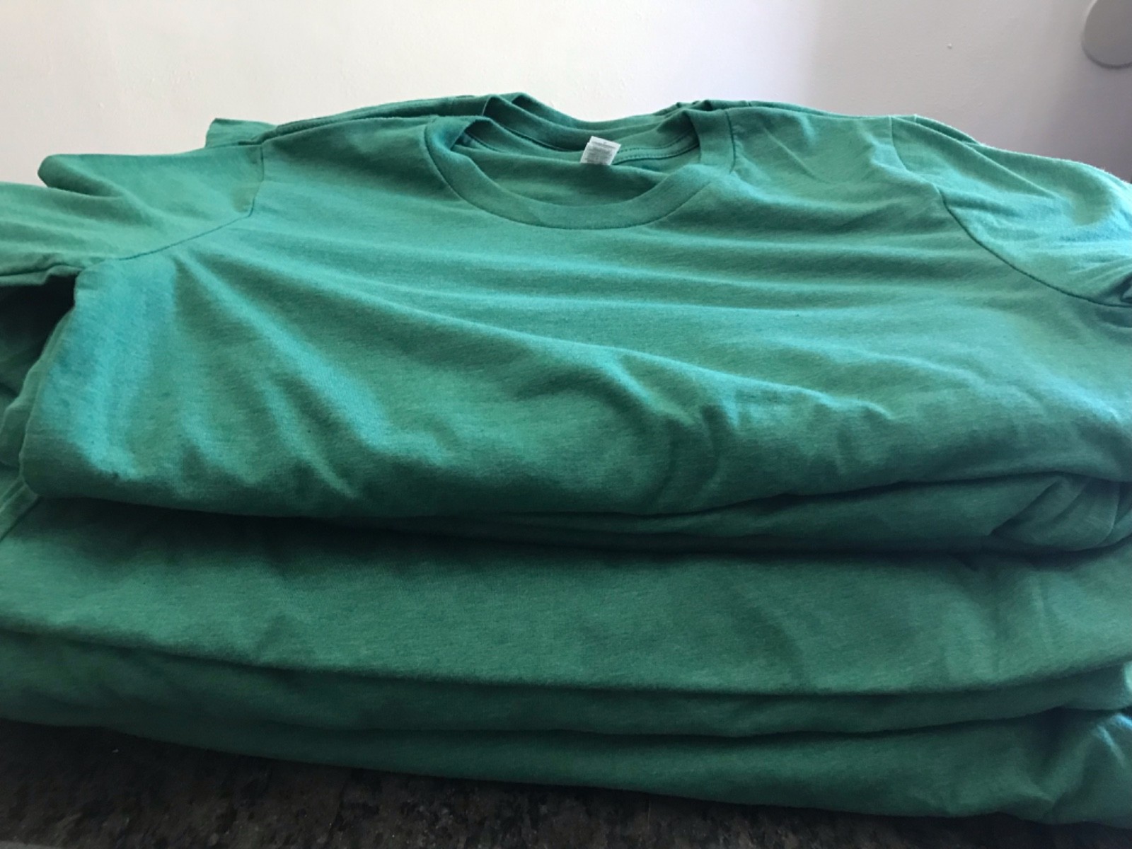 Bella + Canvas cvc 3001 color Grass Green, 50/50 cotton, polyester blend size S.