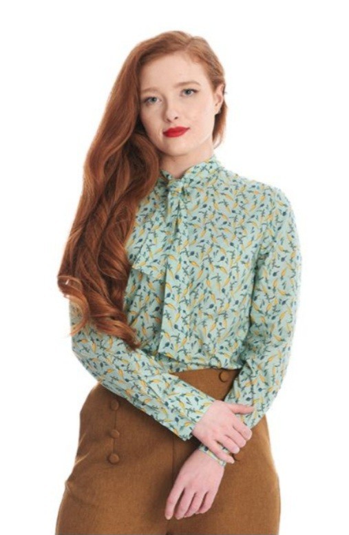 BANNED Green Winter Vegetable Carrot Womens Blouse. Size M/12. Tie Neck. BNWT