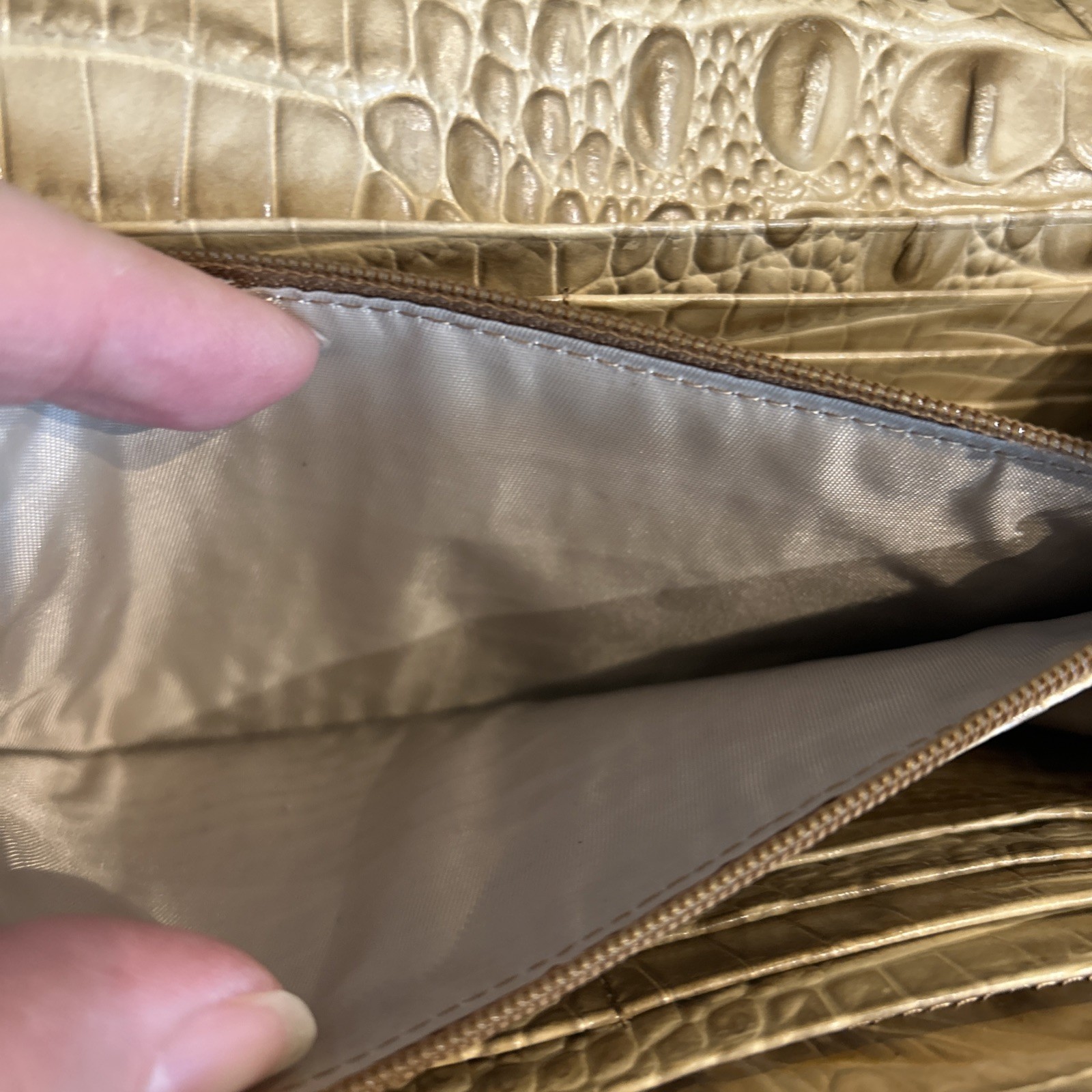 BRAHMIN MELBOURNE TAN BROWN CROC EMBOSSED LEATHER LARGE WALLET 7.75×4.5”