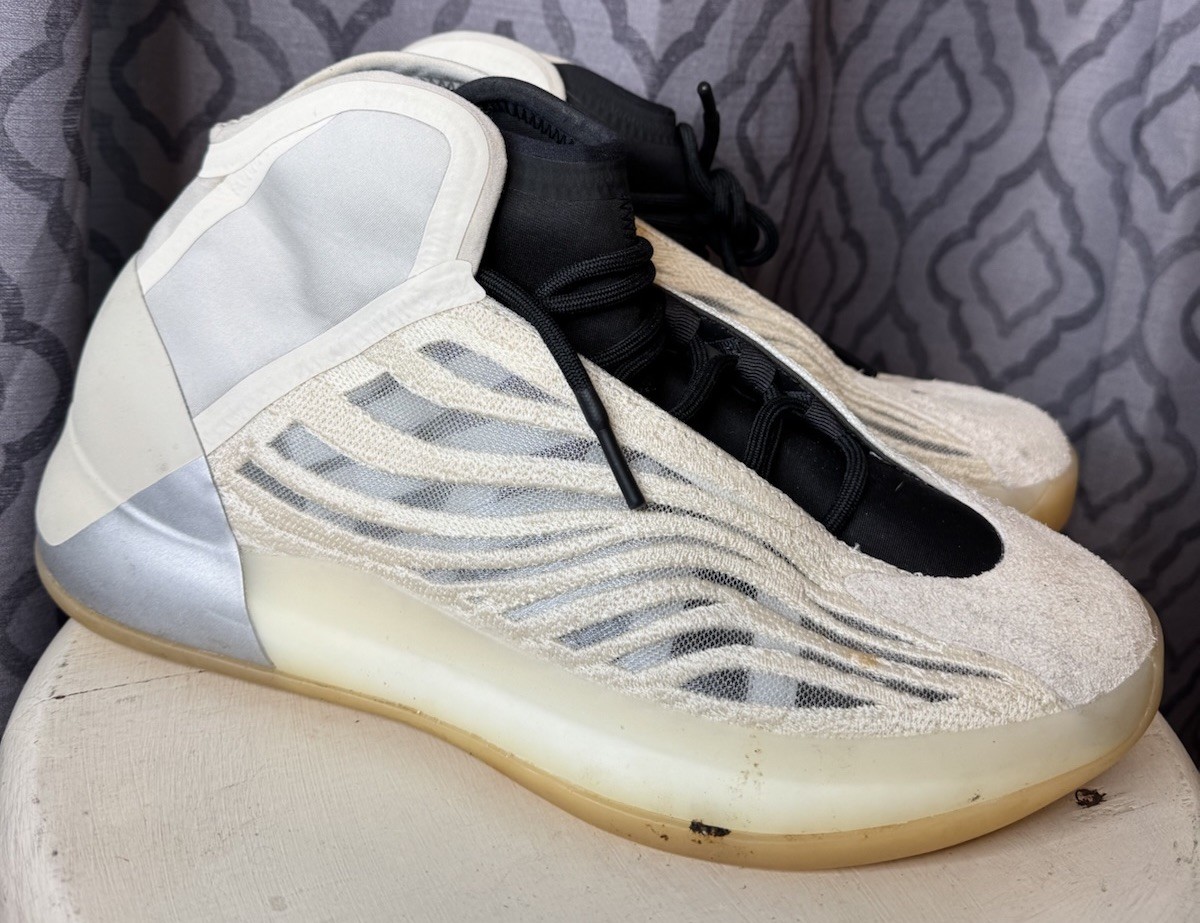 adidas Yeezy Quantum Mist Slate sneaker 11.5 Men’s White Black Laces