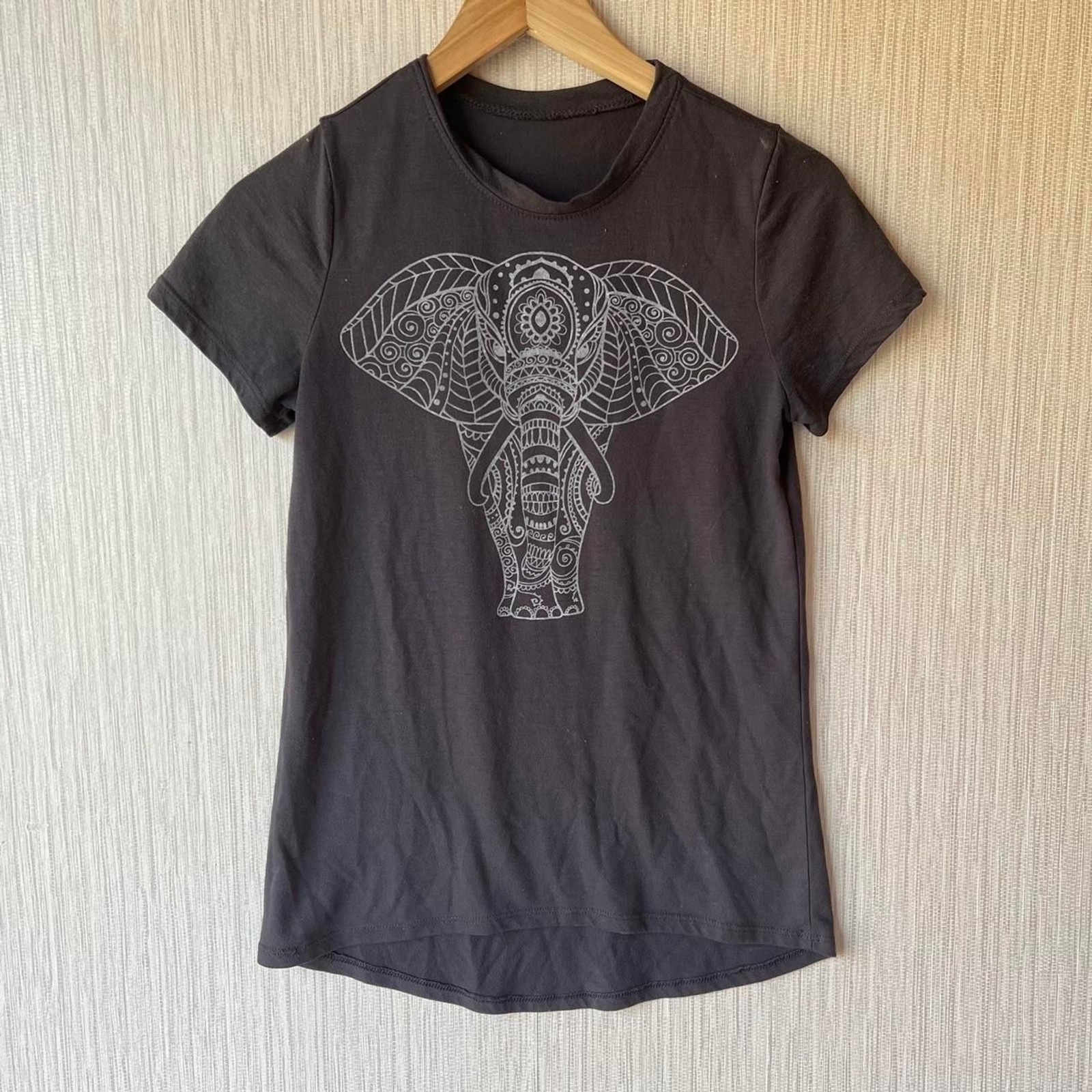 Unbranded Men’s Grey and Black T-shirt