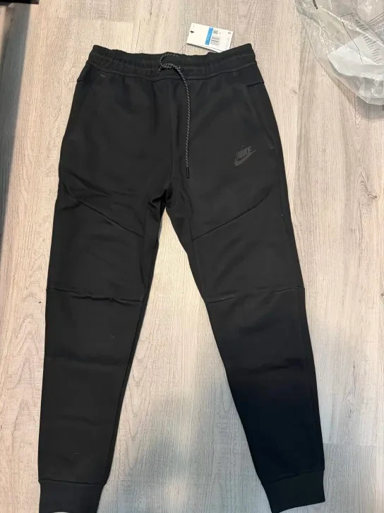 Nike Tech Fleece Slim Fit Jogger Pants – Black – M