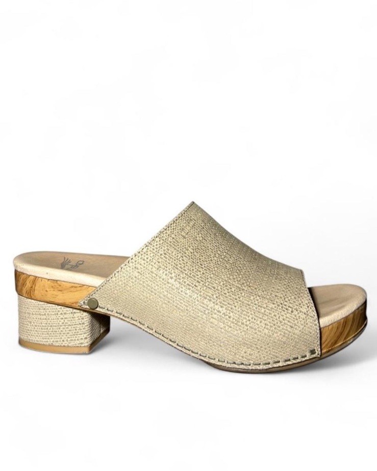 Dansko Womens Maci Taupe Textured Leather Beige Heeled Sandals Size 8-8.5 EU39