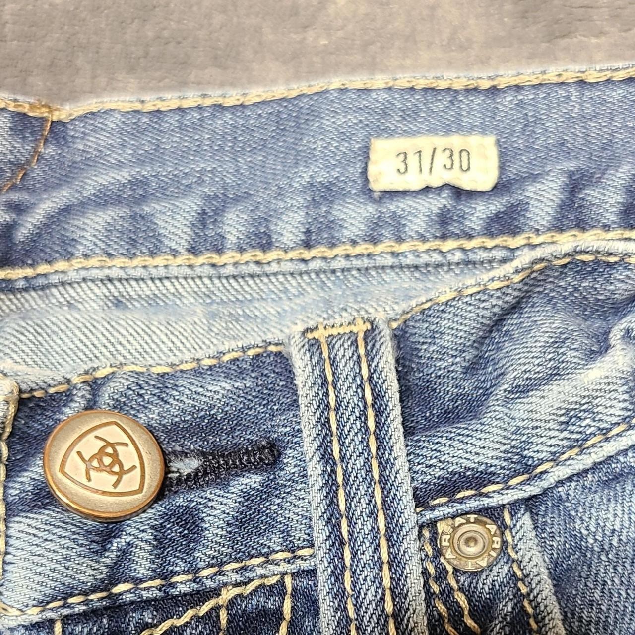 Ariat Men’s Straight Leg Regular Fit medium Wash Blue Denim Jeans 5-Pocket