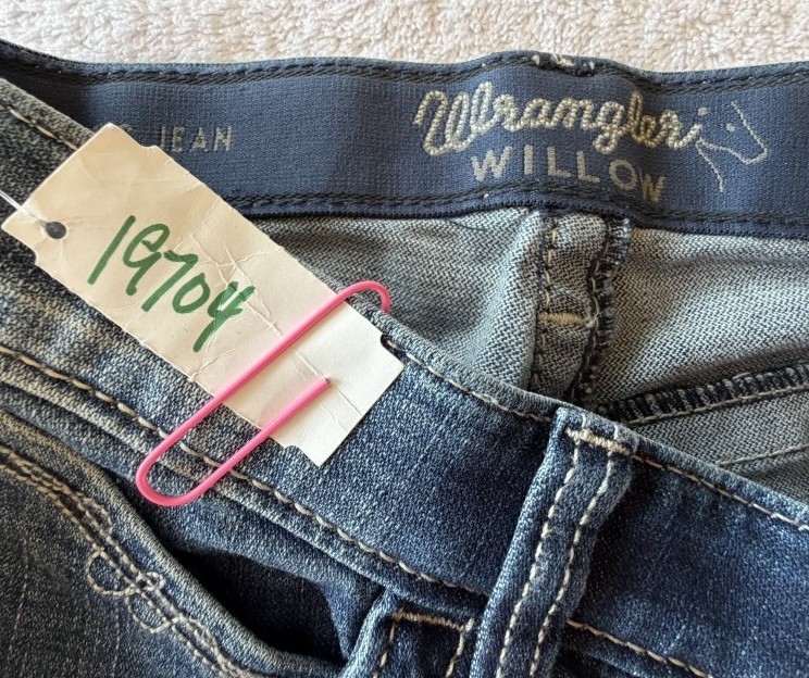 Wrangler Willow women’s 5/36 W27 L 36 blue stretch regular straight zip