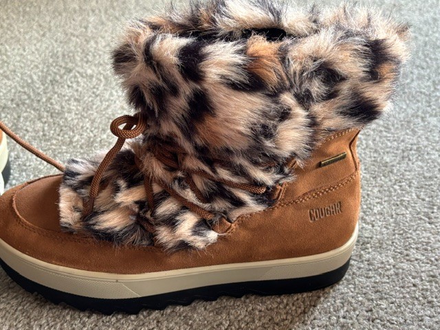 NWT WOMENS COUGAR VANITY WATERPROOF SUEDE WINTER BOOTS TAN/LEOPARD FAUX FUR 10M