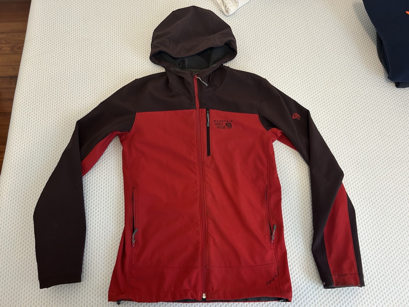 Red/black Mountian Hardwear Soft Shell Fleece Hoodie – Men’s Small