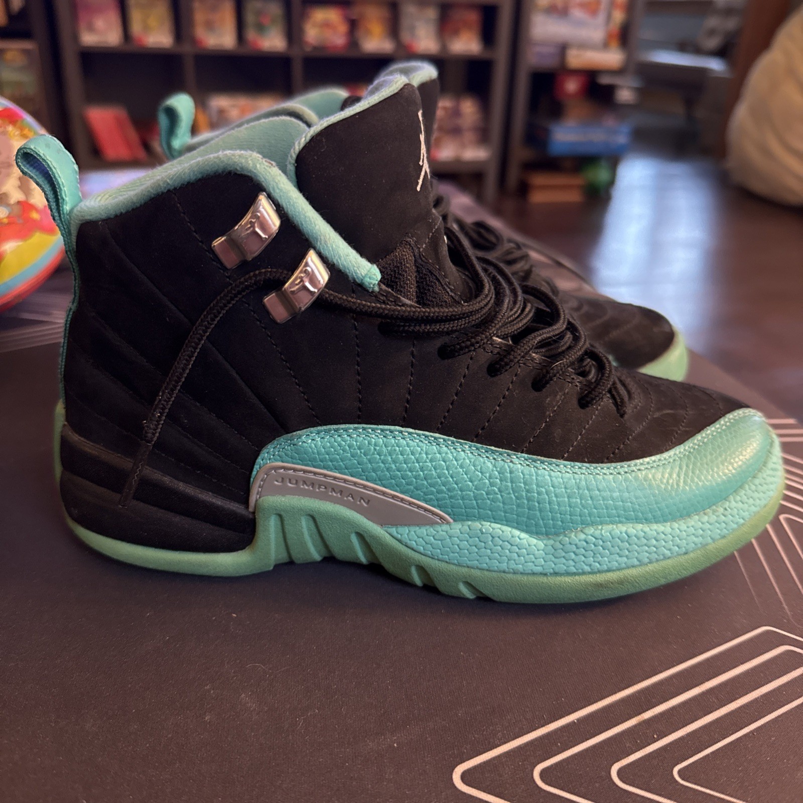 NIKE AIR JORDAN 12 RETRO GG BLACK/TEAL -HYPER JADE SIZE 4.5Y [510815-017]