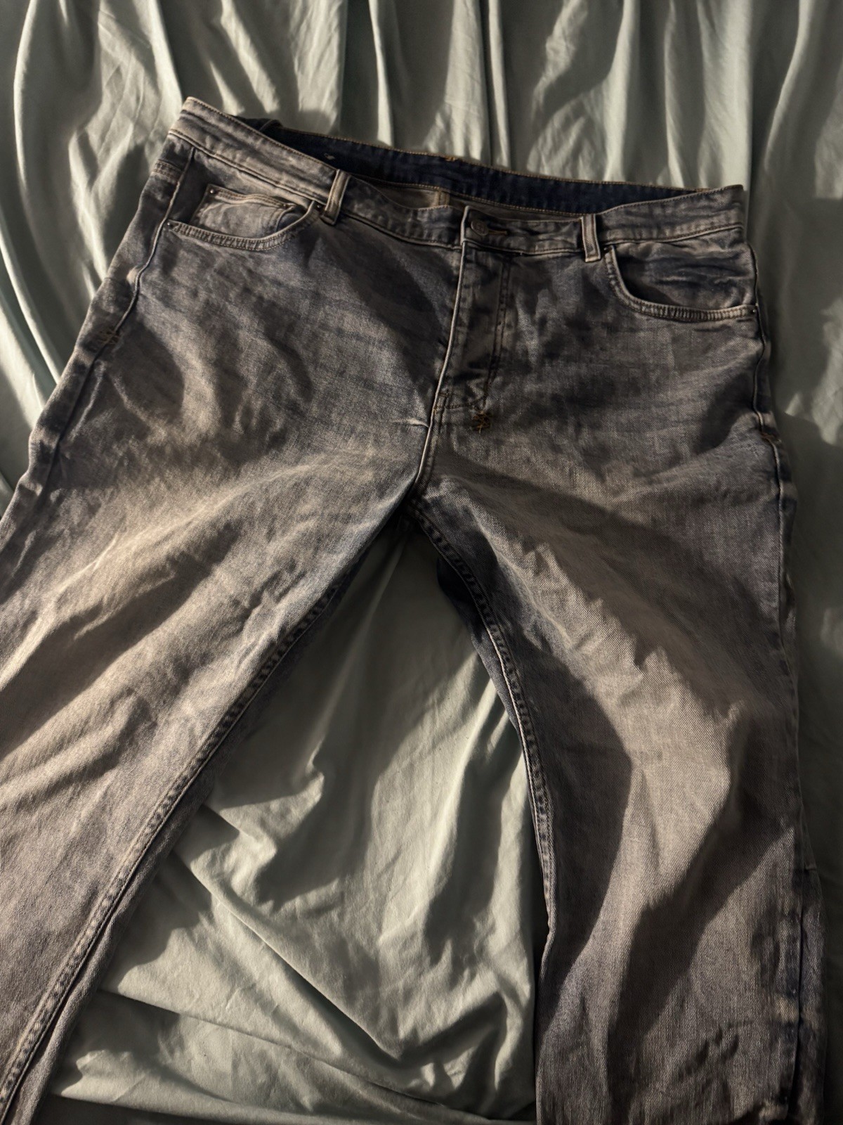 Ksubi Men’s Charcoal Wash Gray Denim Jeans Straight Fit Mid Rise 5-Pocket