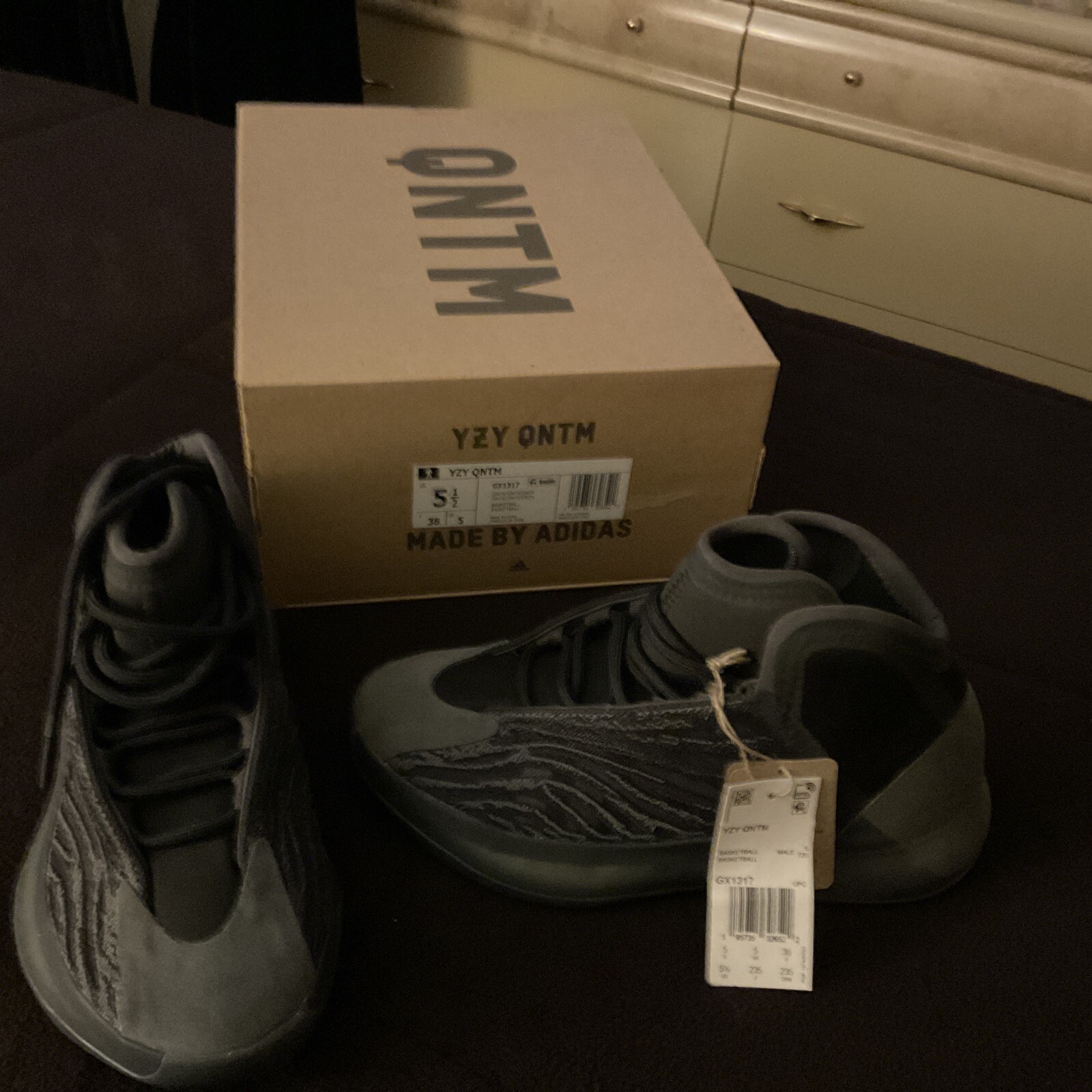 Size 5.5 – Yeezy QNTM Onyx