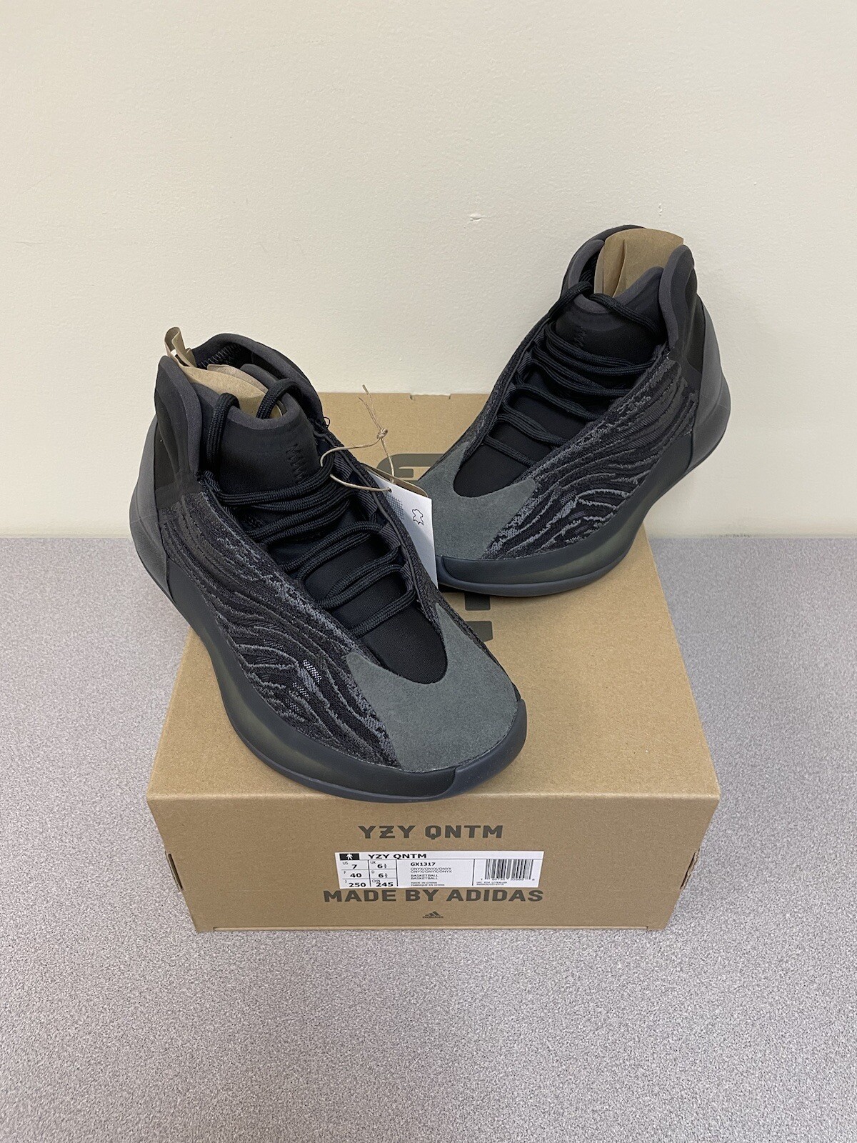 Men’s US Size 7 – adidas Yeezy QNTM Quantum Onyx GX1317 New Authentic