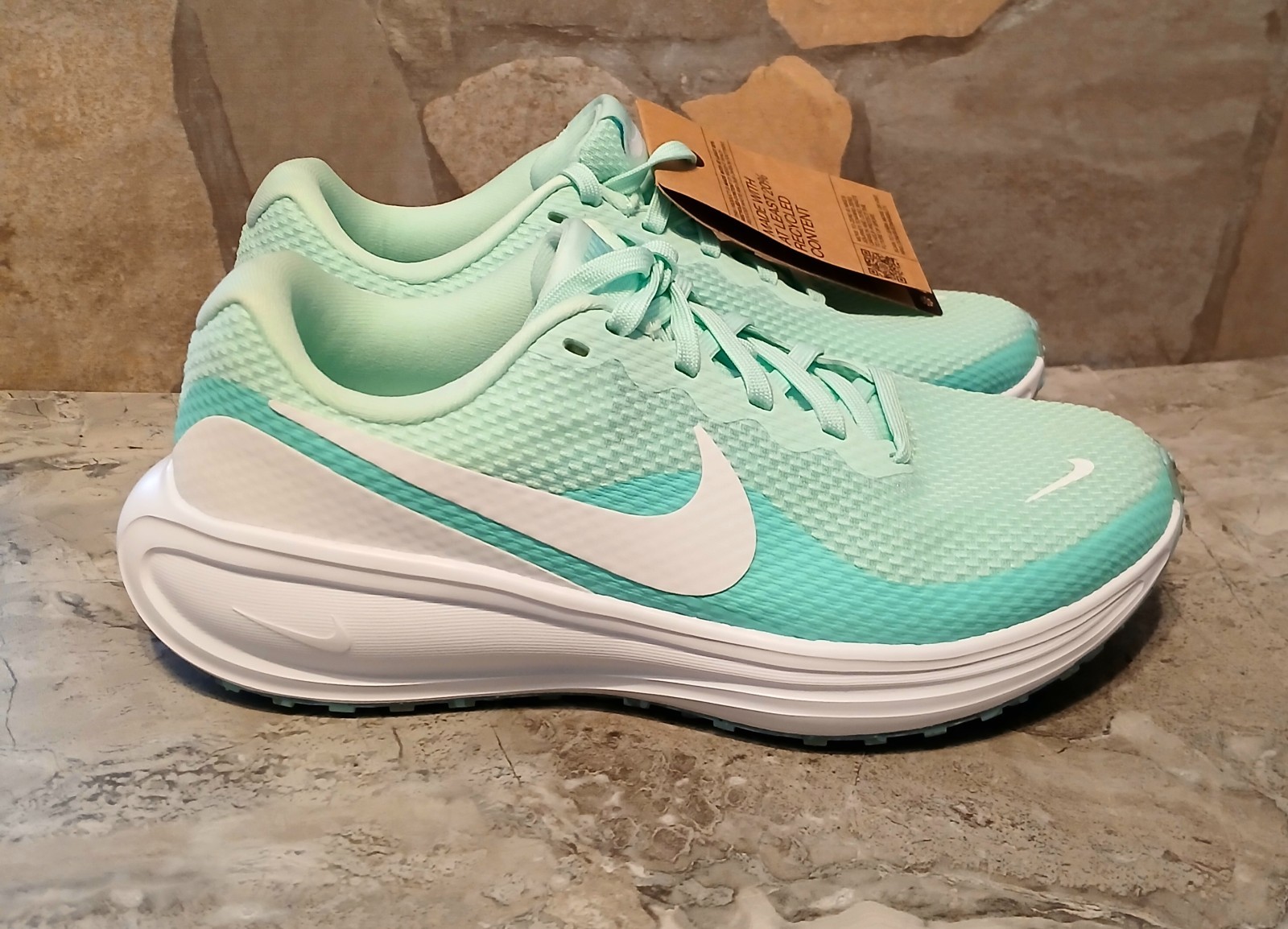 Nike Revolution 8 Women’s SIZE 6 NEW Shoes Turquoise White Sneakers HJ8485-300