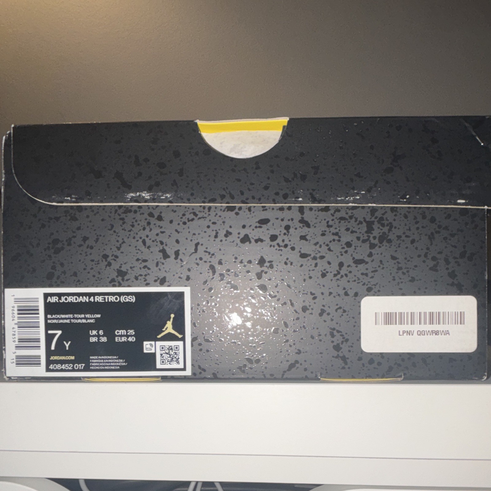 Jordan Air Jordan 4 Retro Thunder Black/Yellow Men’s Mid Top Basketball Sneaker