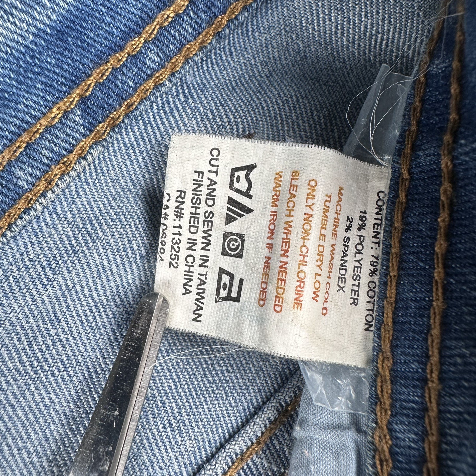 Vintage Apple Bottom Capri Jeans Women’s 21/22 Embroidered 90s Y2K Picked Fresh