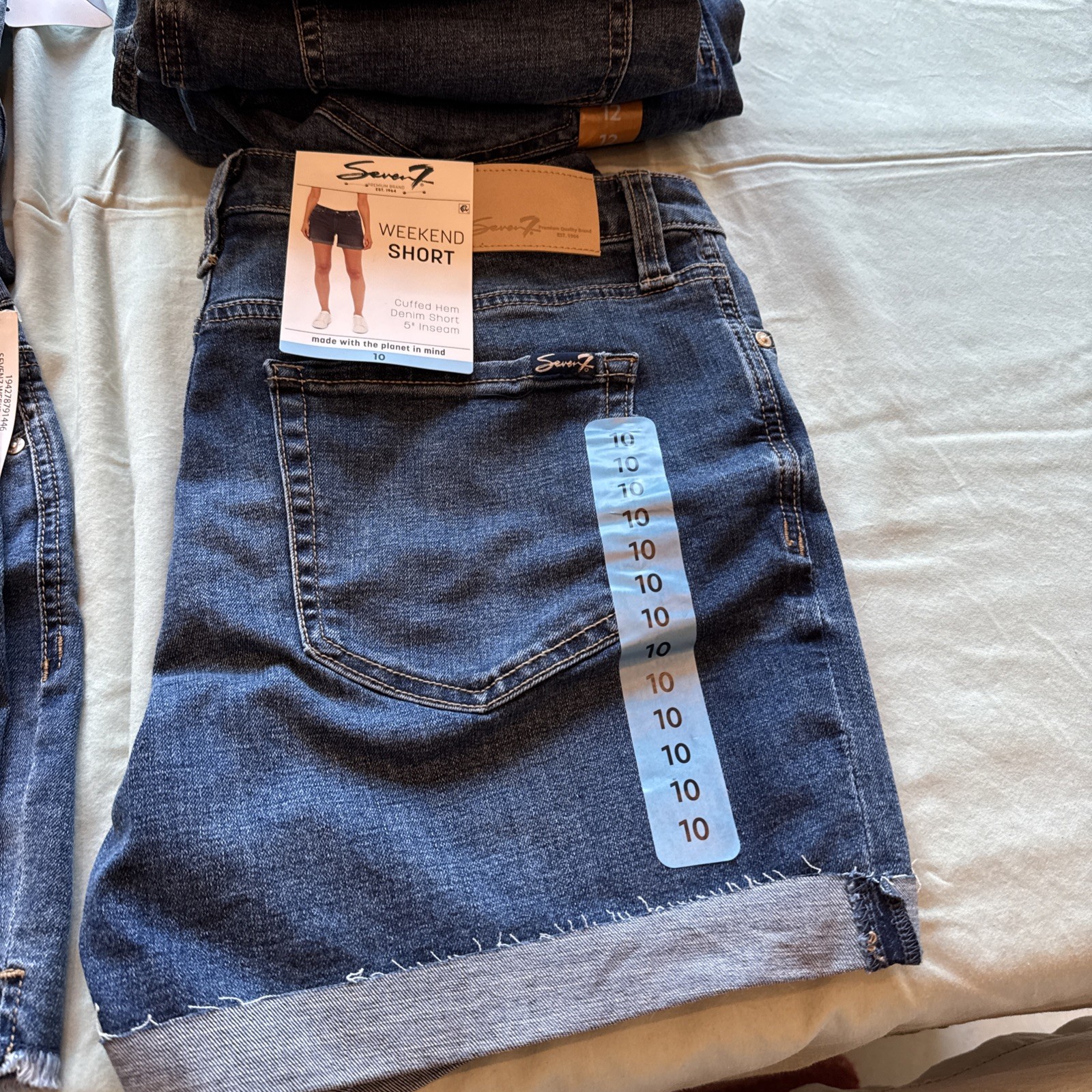 Seven7 Women’s Mid-Rise Comfort Stretch Weekend Shorts