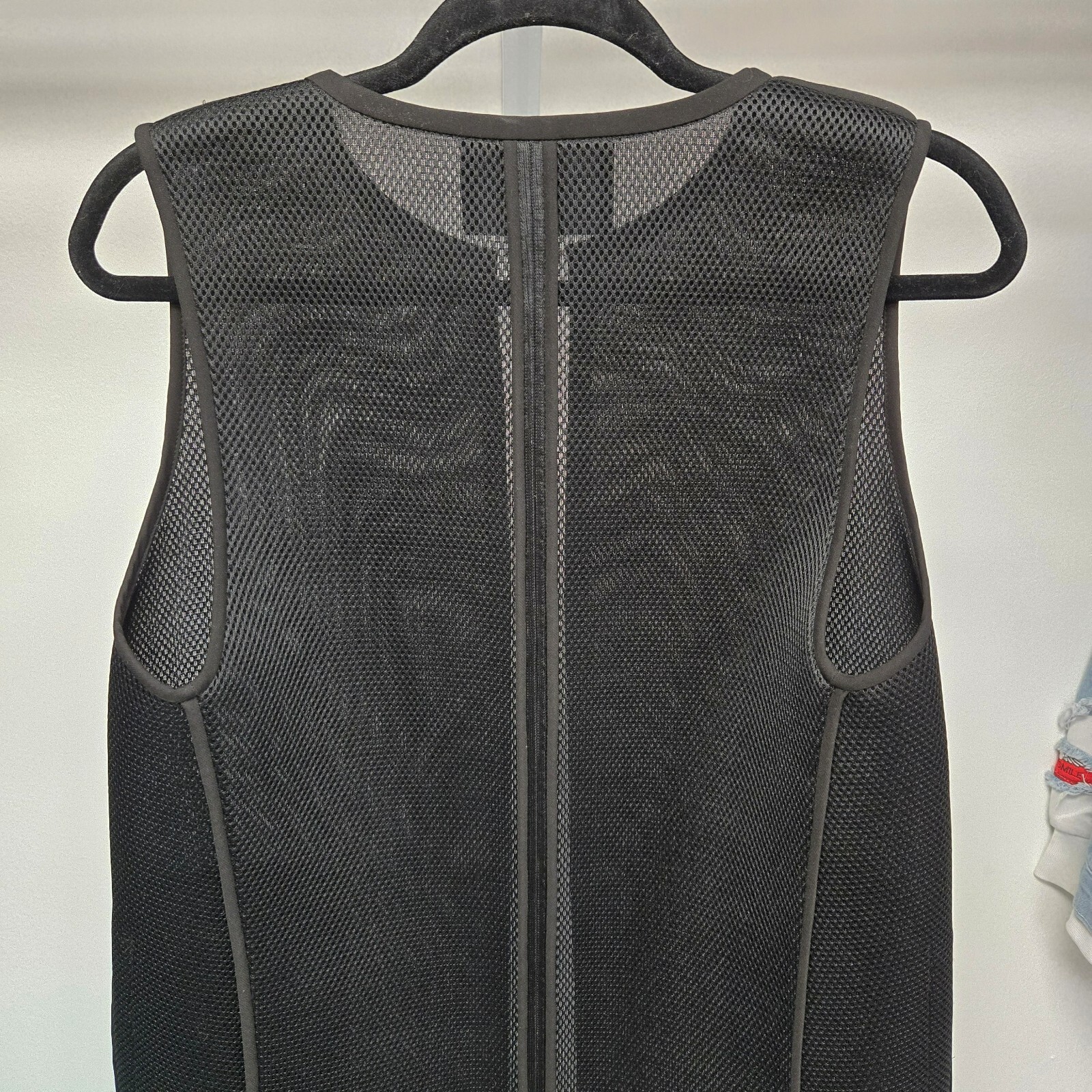 LAFAYETTE 148 Structured Mesh Vest With Clean Lines and Pockets Black Size P