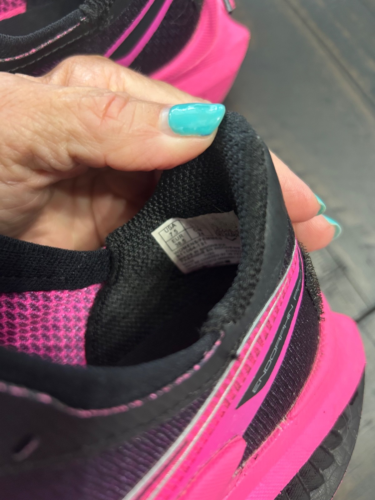 Womens Saucony Endorphin Pro 5 Black and Neon Pink size 7.5