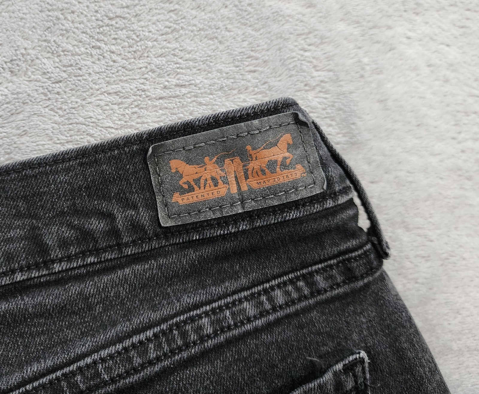Levis 505 Jeans Womens Size 4 Straight Leg Fit 27×30 Black Denim Stretch Pants