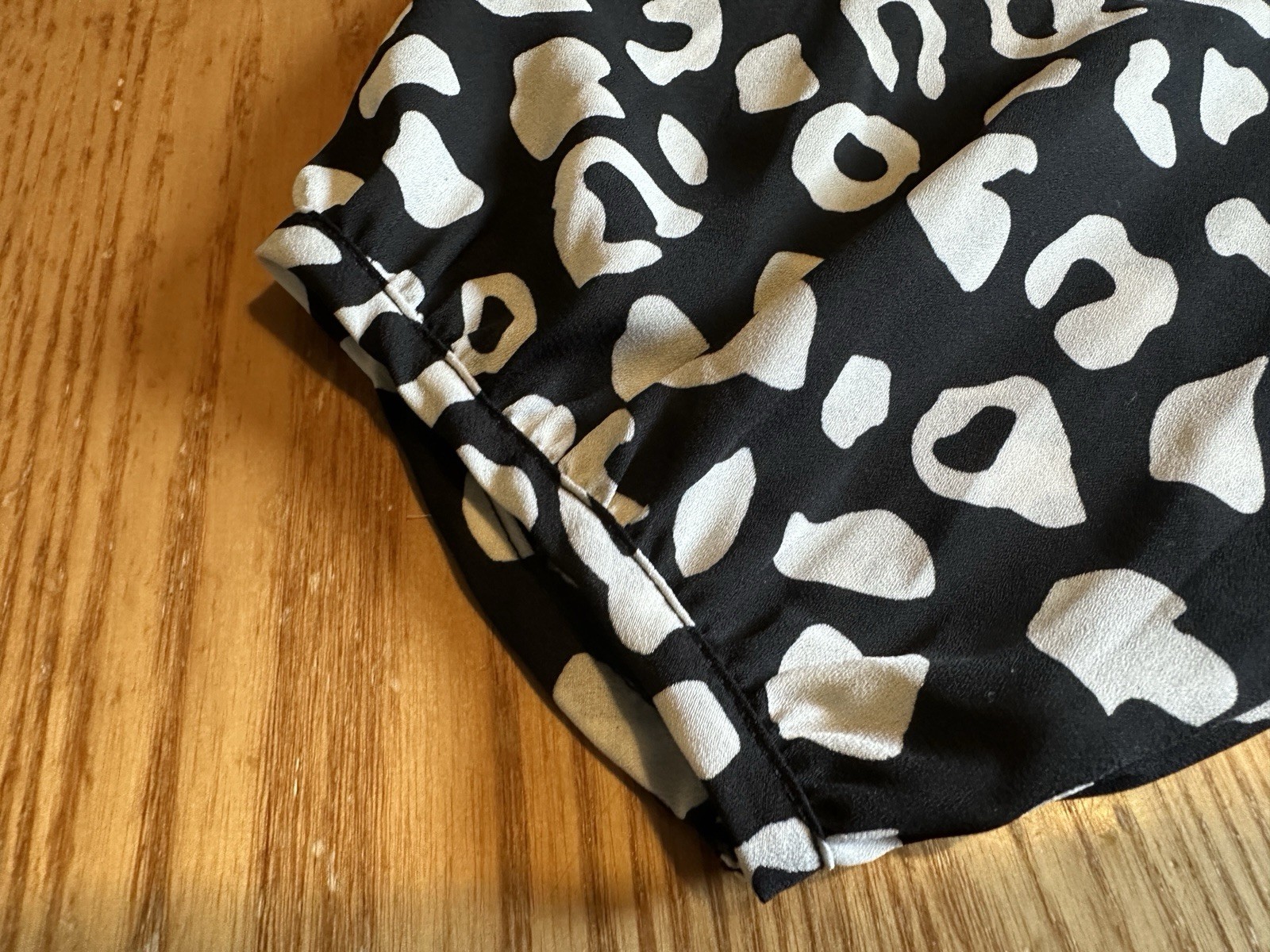 Berydress Black White Leopard Print Blouse, Short Sleeve Animal Print Top