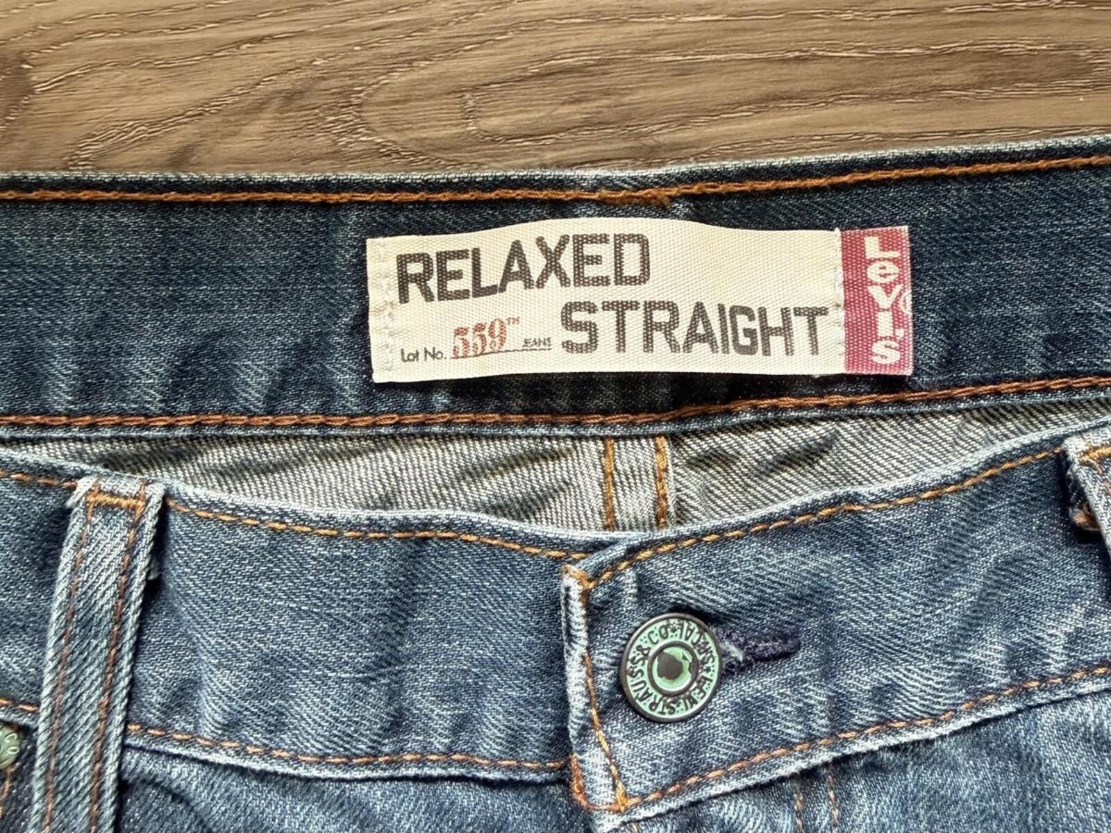 Vintage Levi’s 559 Relaxed Straight Fit Jeans 40×32 Blue Denim