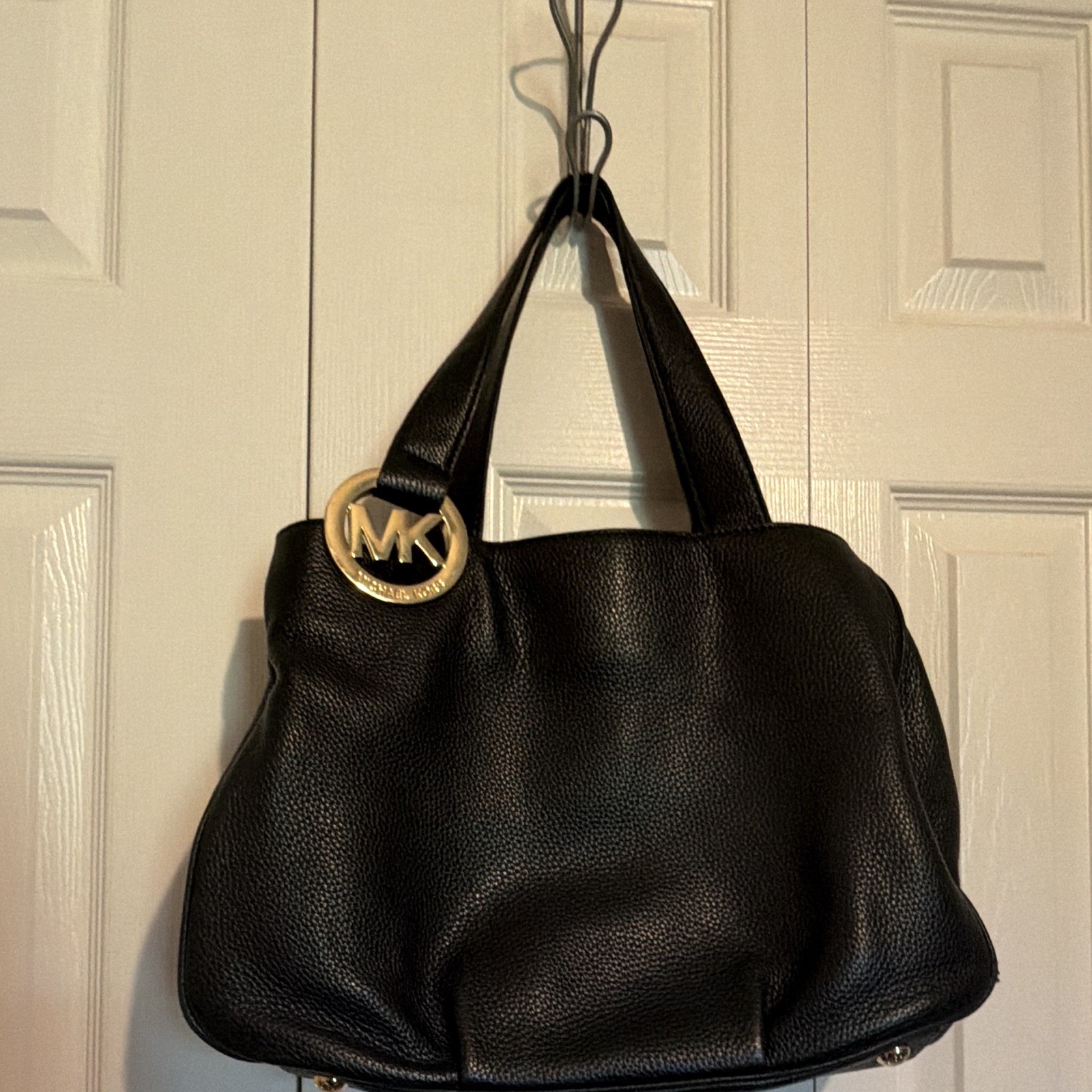 Michael Kors Black Pebbled Shoulder Bag Gold Hardware Logo Charm Zip Magnetic
