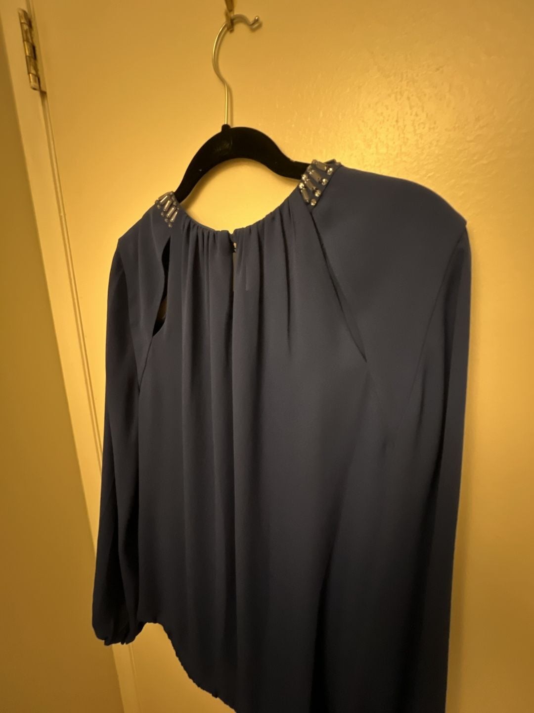 BCBGMAXAZRIA Navy Blue Beaded Shoulder Cutout Long Sleeve Blouse Sz L
