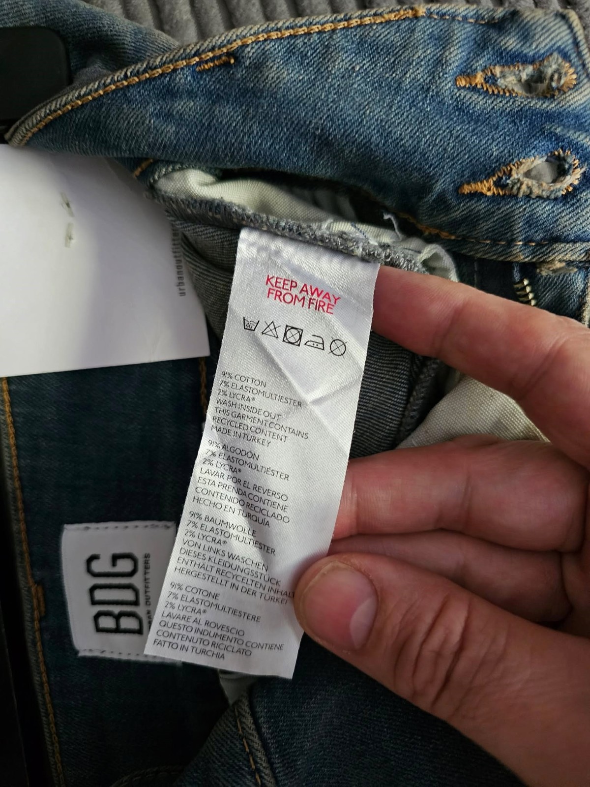 Urban Outfitters BDG Womens Flare Distressed Blue Jeans BNWT W-24/26 – L-30