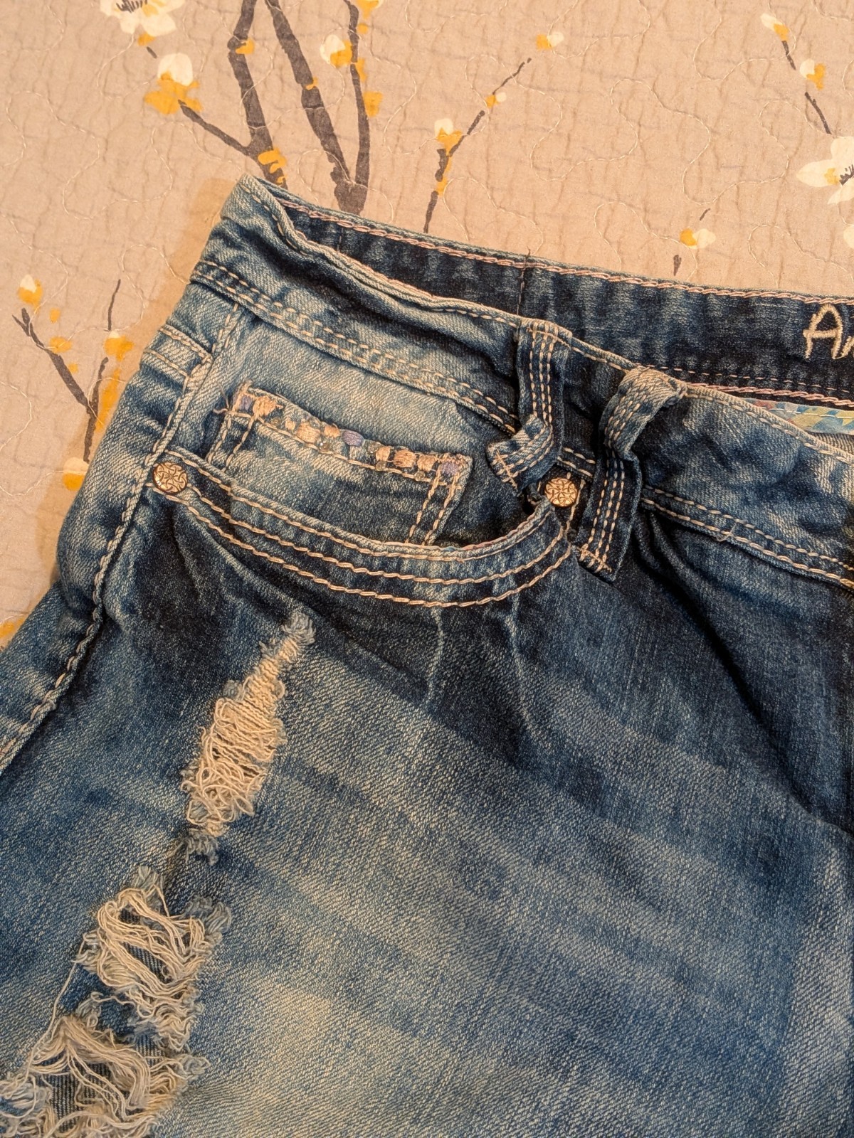 Amethyst Jeans Women Size 13 Blue Denim Embroidered Pockets Comfort