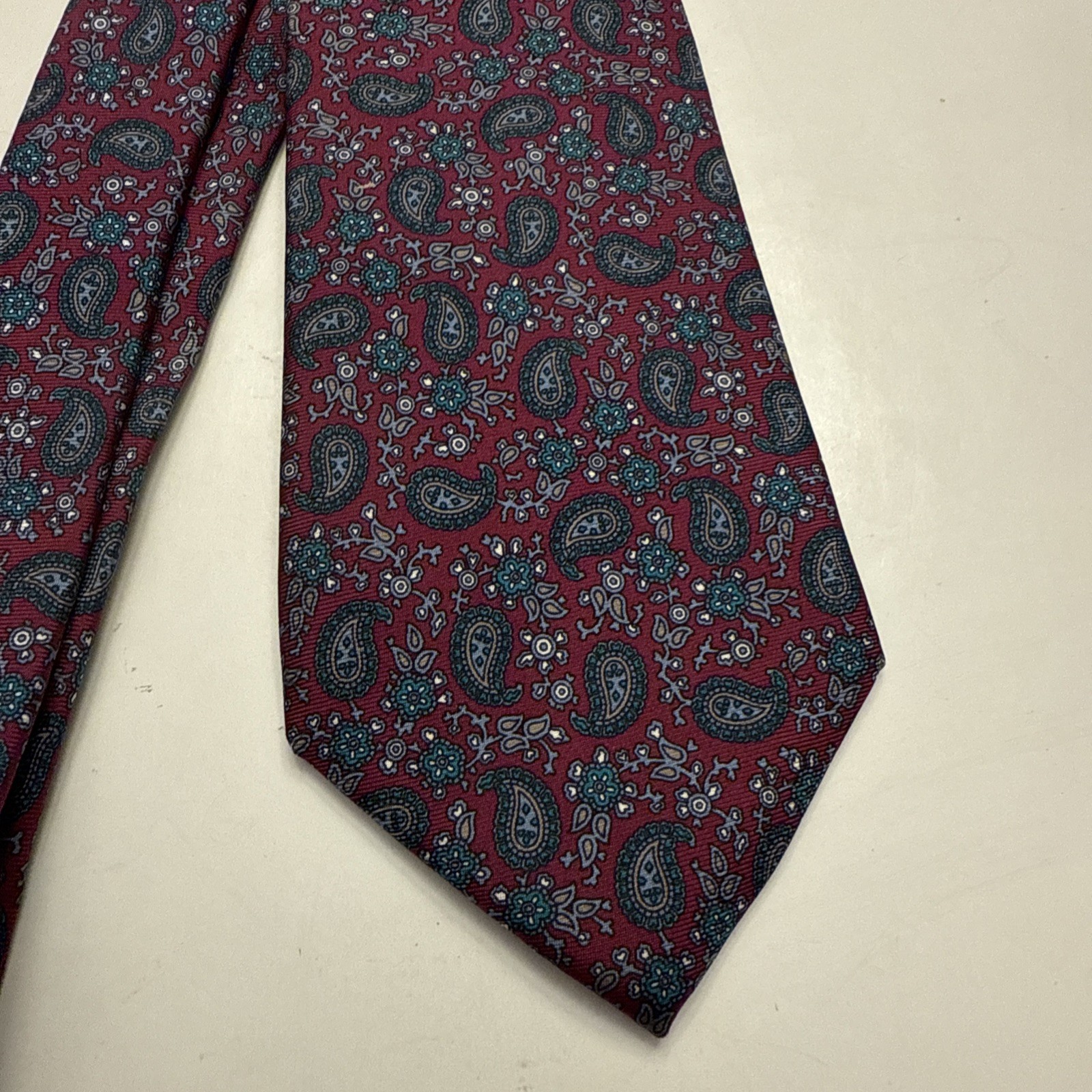 Christian Dior Men’s Neck Tie Maroon and Navy Paisley 3.25 X 59 inches Silk USA