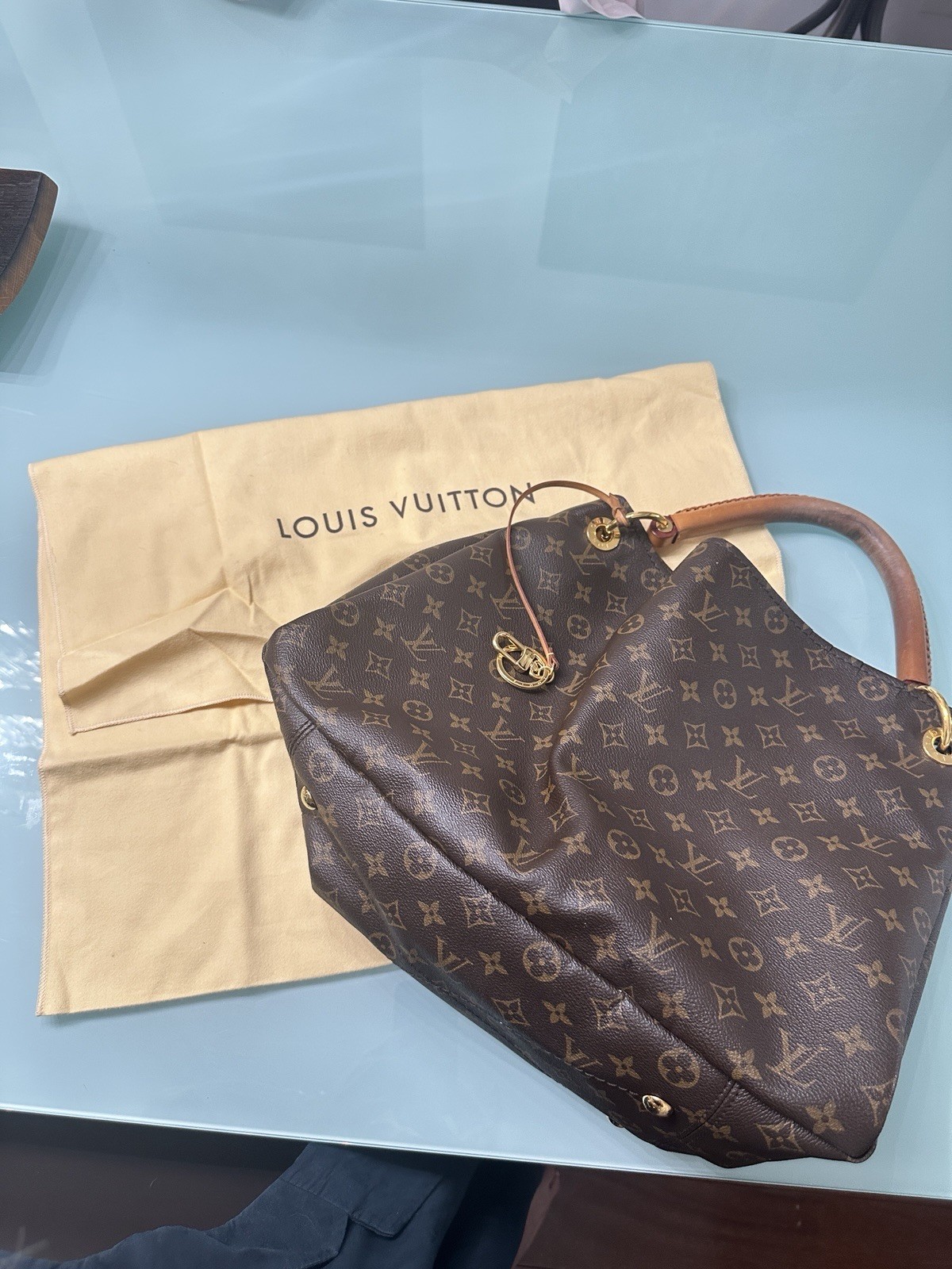 Louis Vuitton Monogram Artsy Handbag