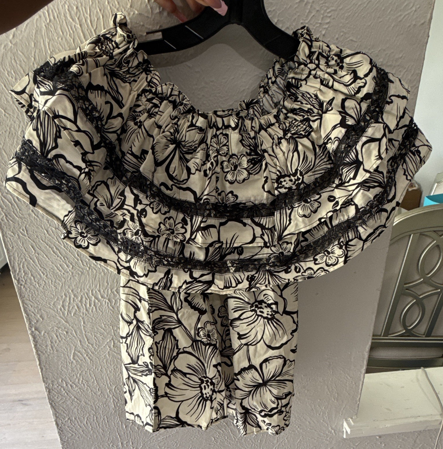 Mi Golondrina Women’s S Off-Shoulder Floral Ruffle Lace Peasant Blouse