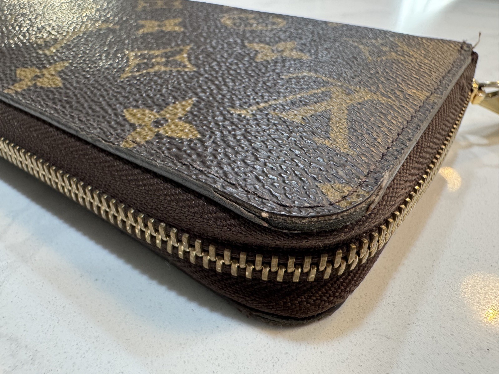 LOUIS VUITTON LV Monogram Canvas Zippy Wallet -Brown