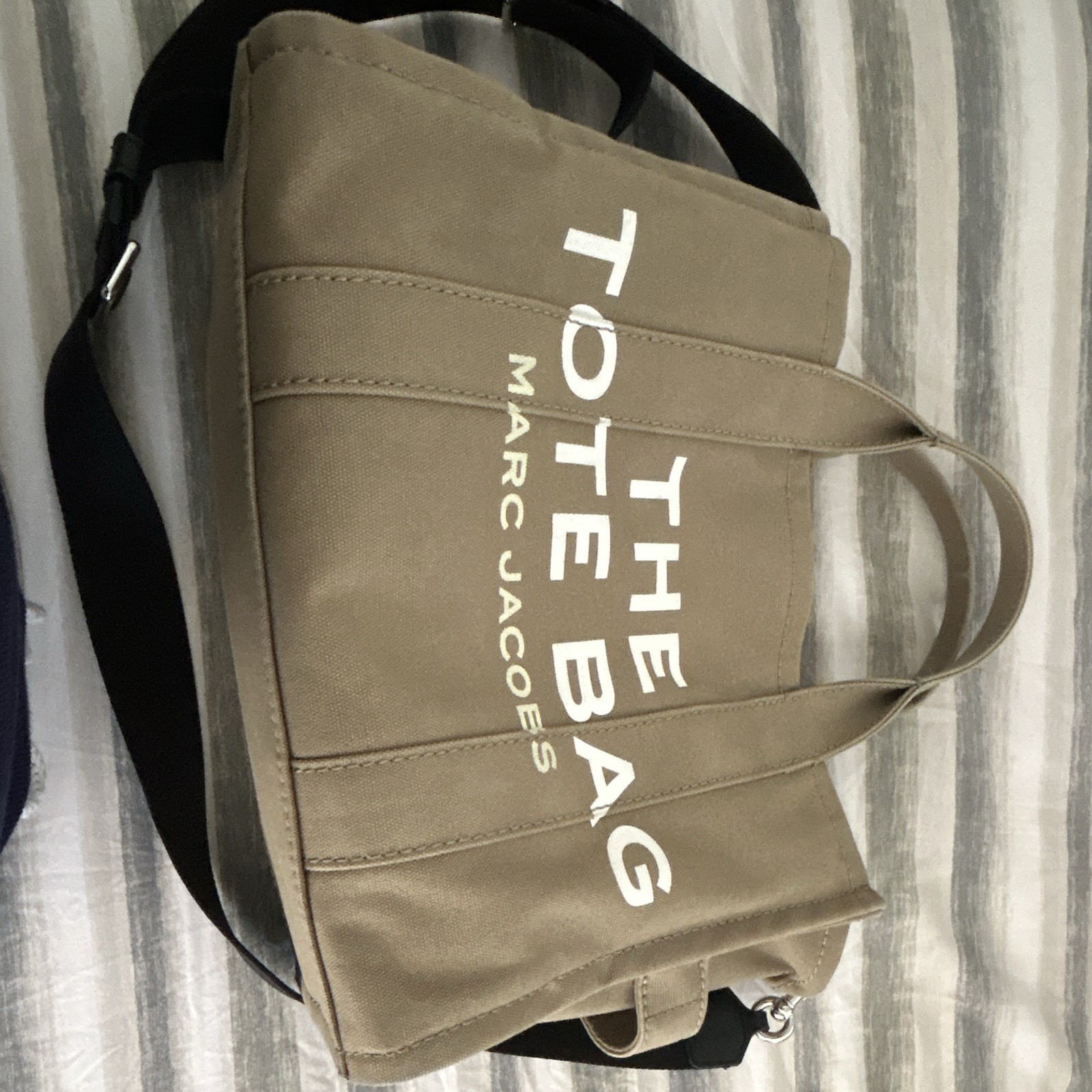 Marc Jacobs Small Beige The Tote Bag Zip Tote Detachable Strap Silver Logo