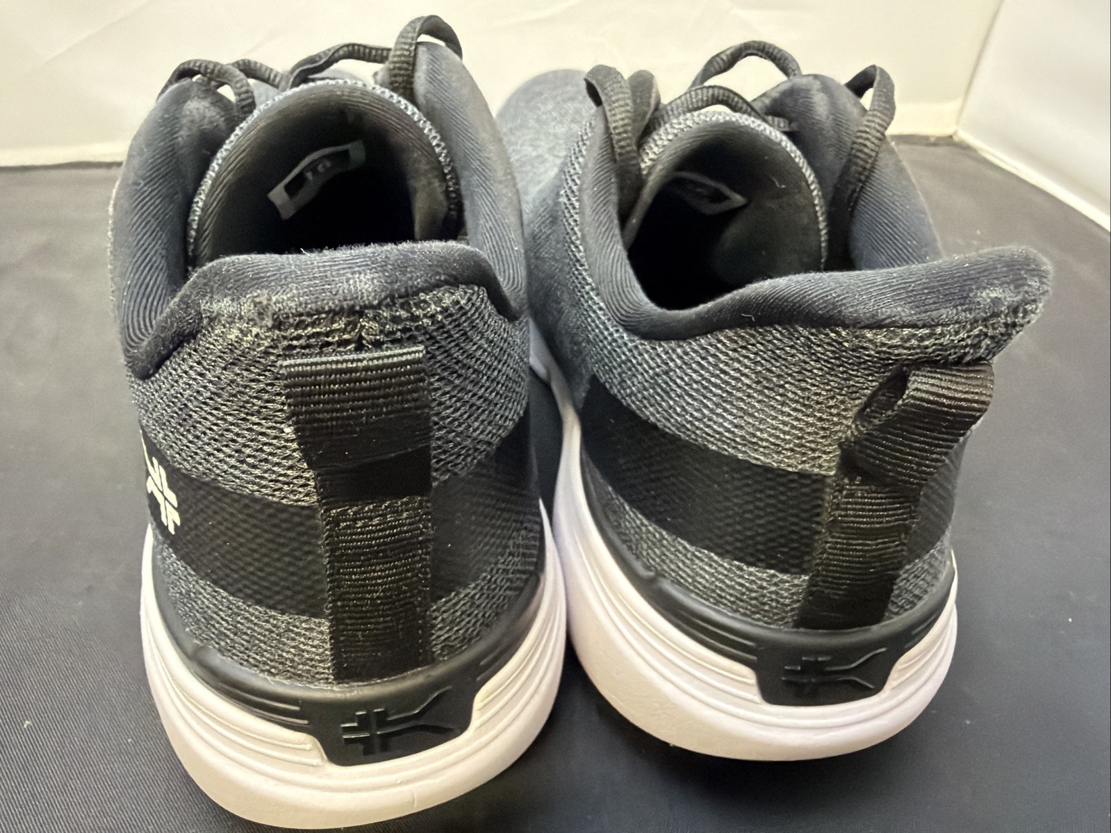 KURU FLEX Via Mens Shoes Sz 10 M Athletic Jet Black Bright White Knitted Sneaker