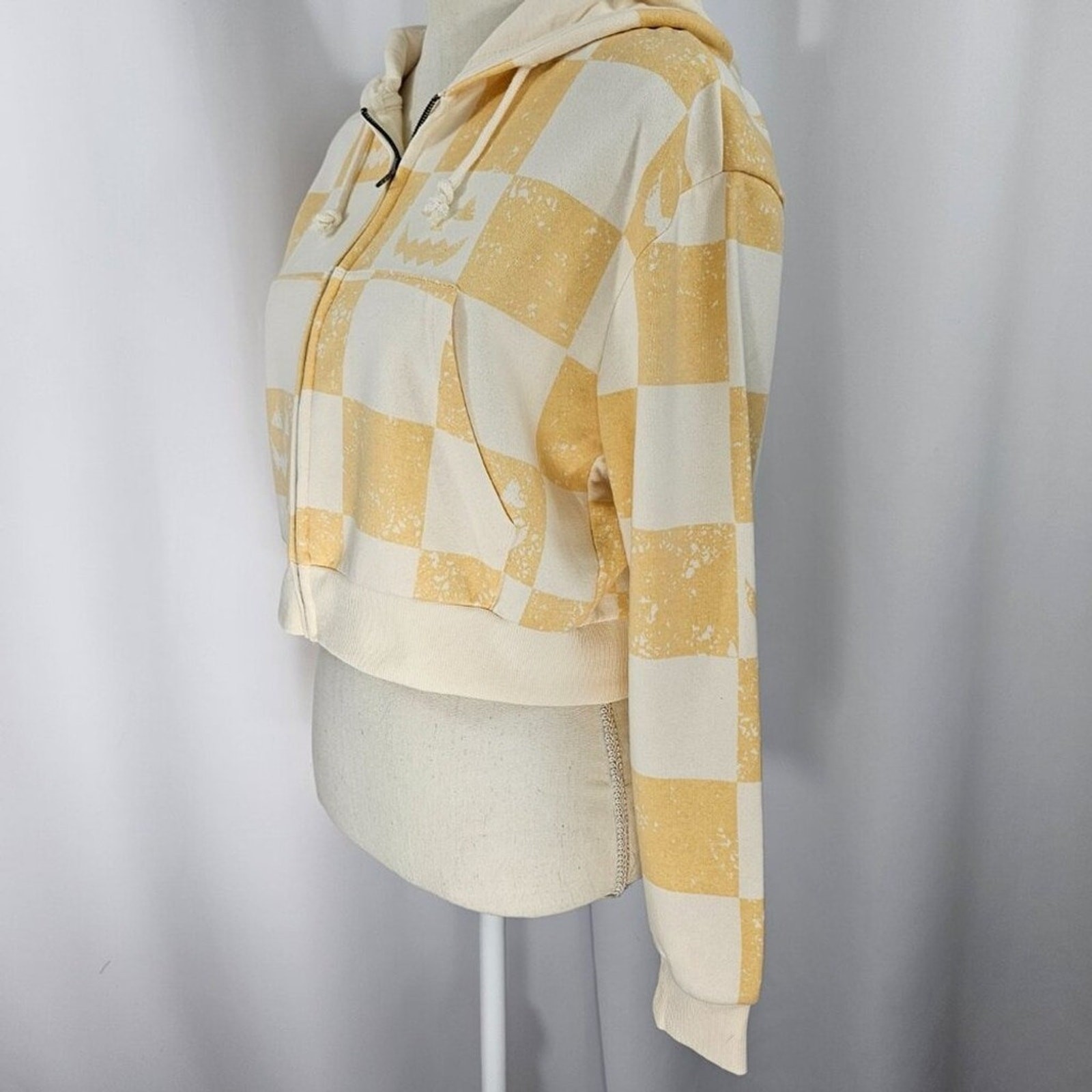 Mighty Fine Cream Checkered Pumpkin Face Print Cropped Hoodie Women’s S NWOT