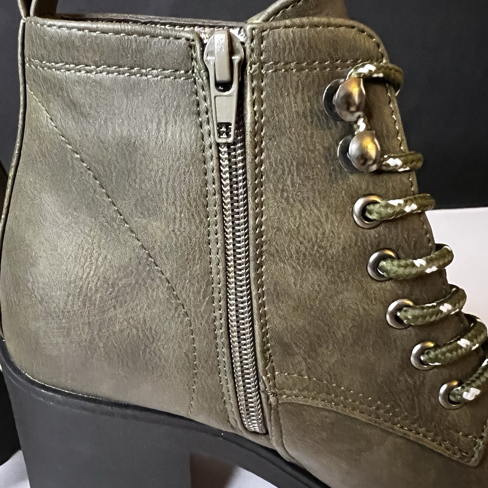 NWB Seven7 Flatiron Ankle Boots Olive Lug Sole Man-Made Materials 3.5″ Heel 8